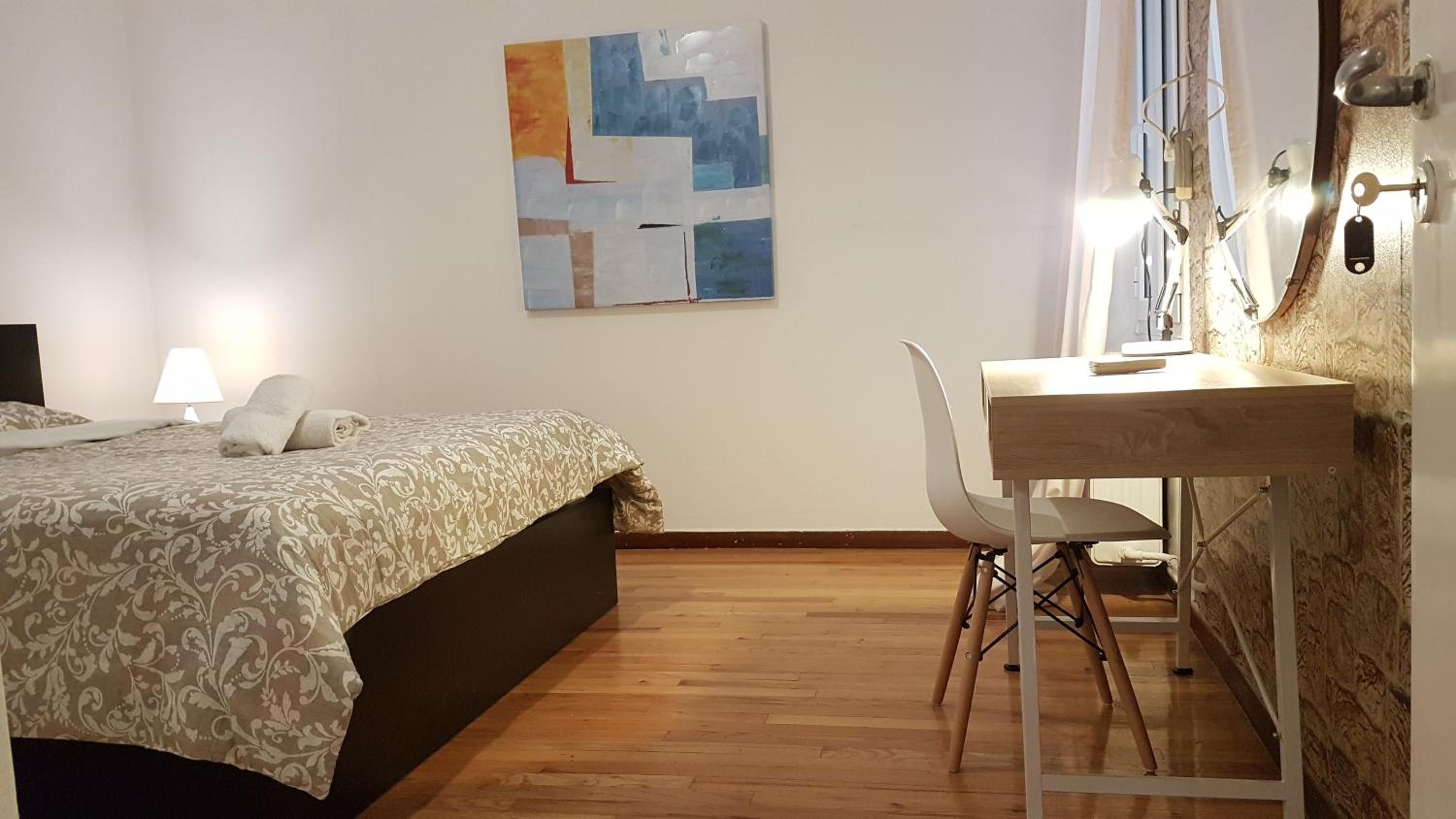 Teal Apartment - Athens Center, 4 BD, 2 BATH