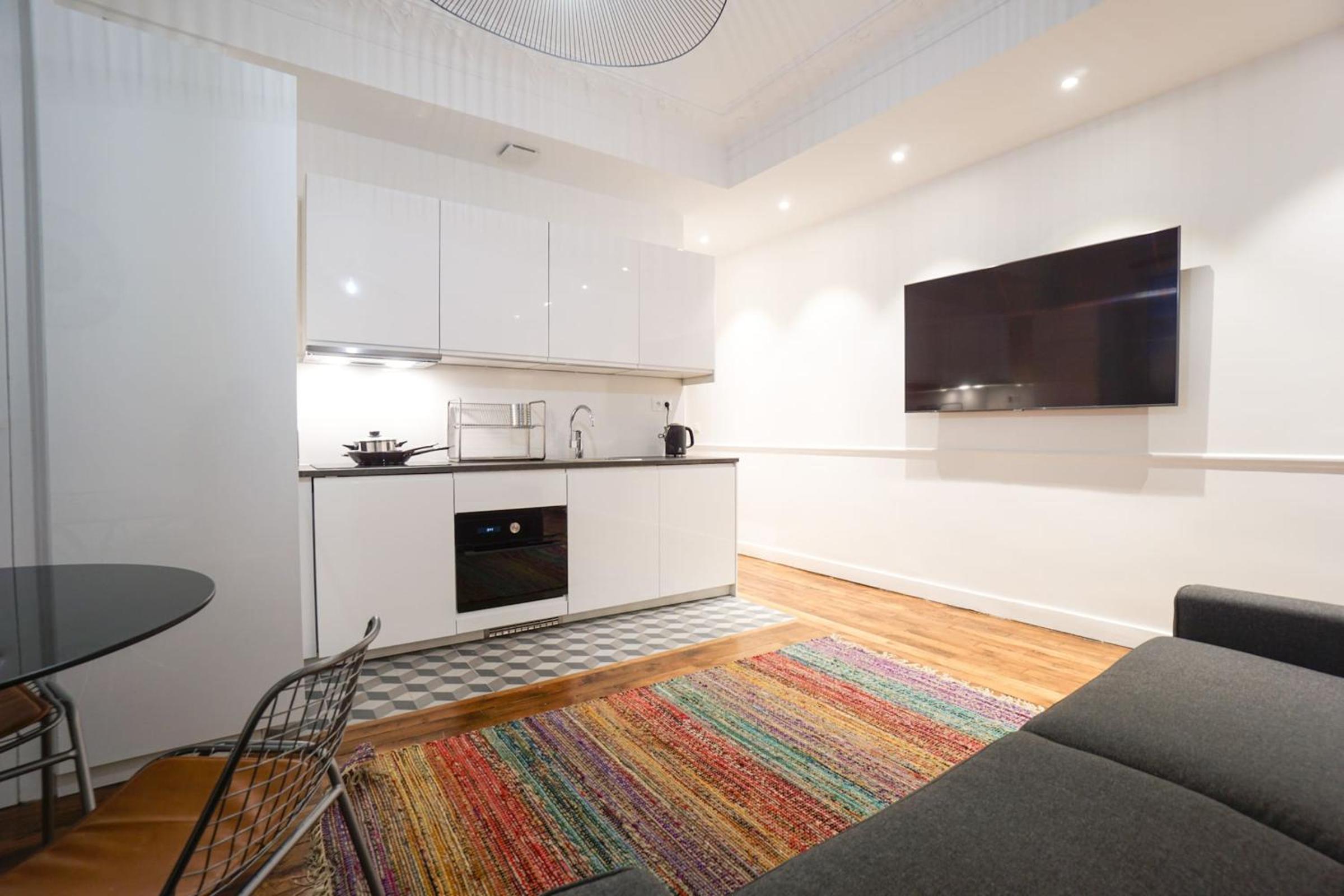 Large Flat At 2 Steps From The Eiffel Tower