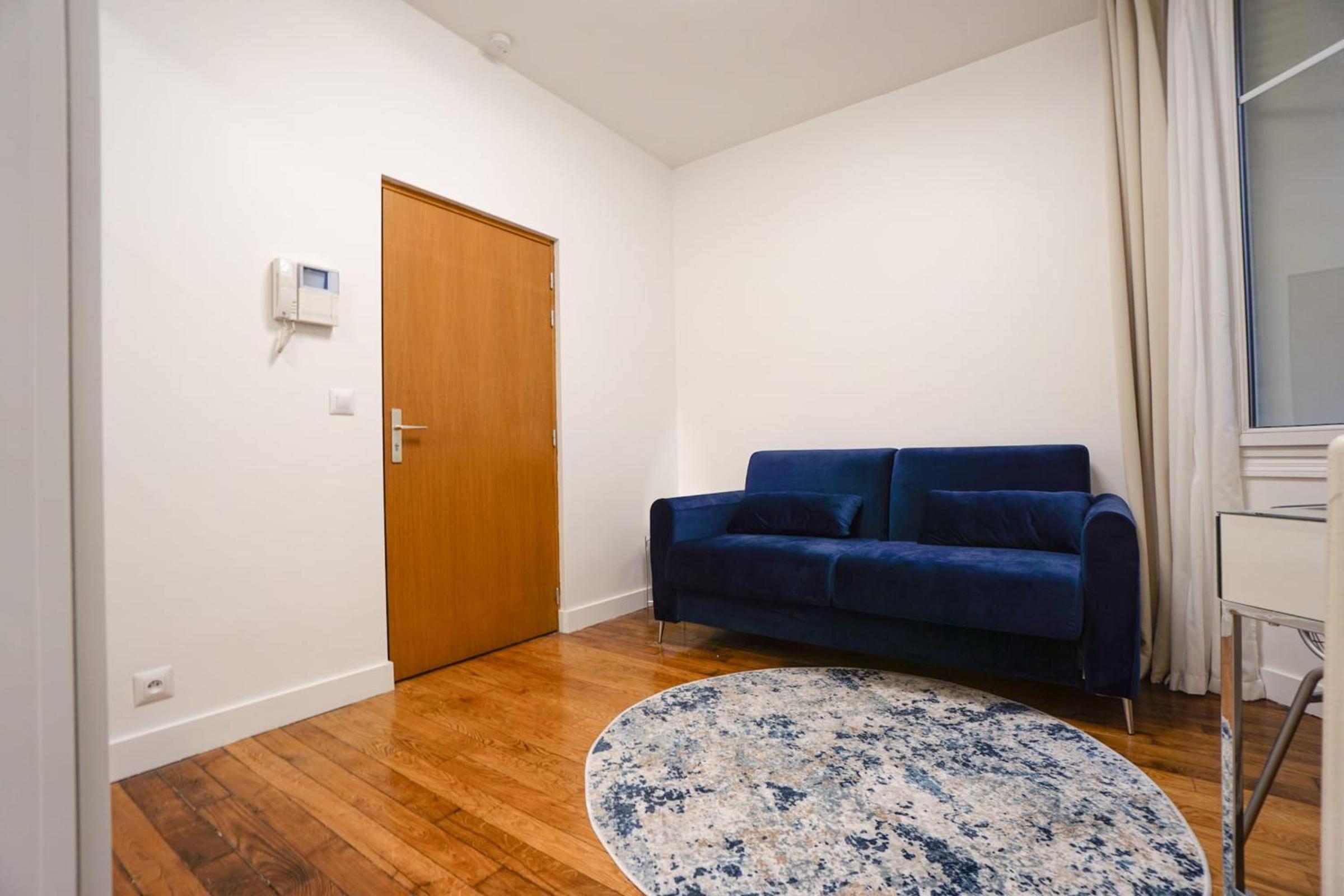 Large Flat At 2 Steps From The Eiffel Tower