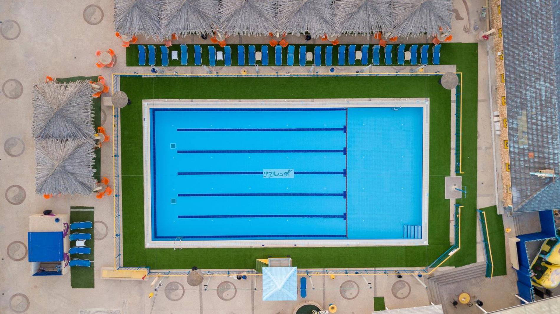 swimming pool