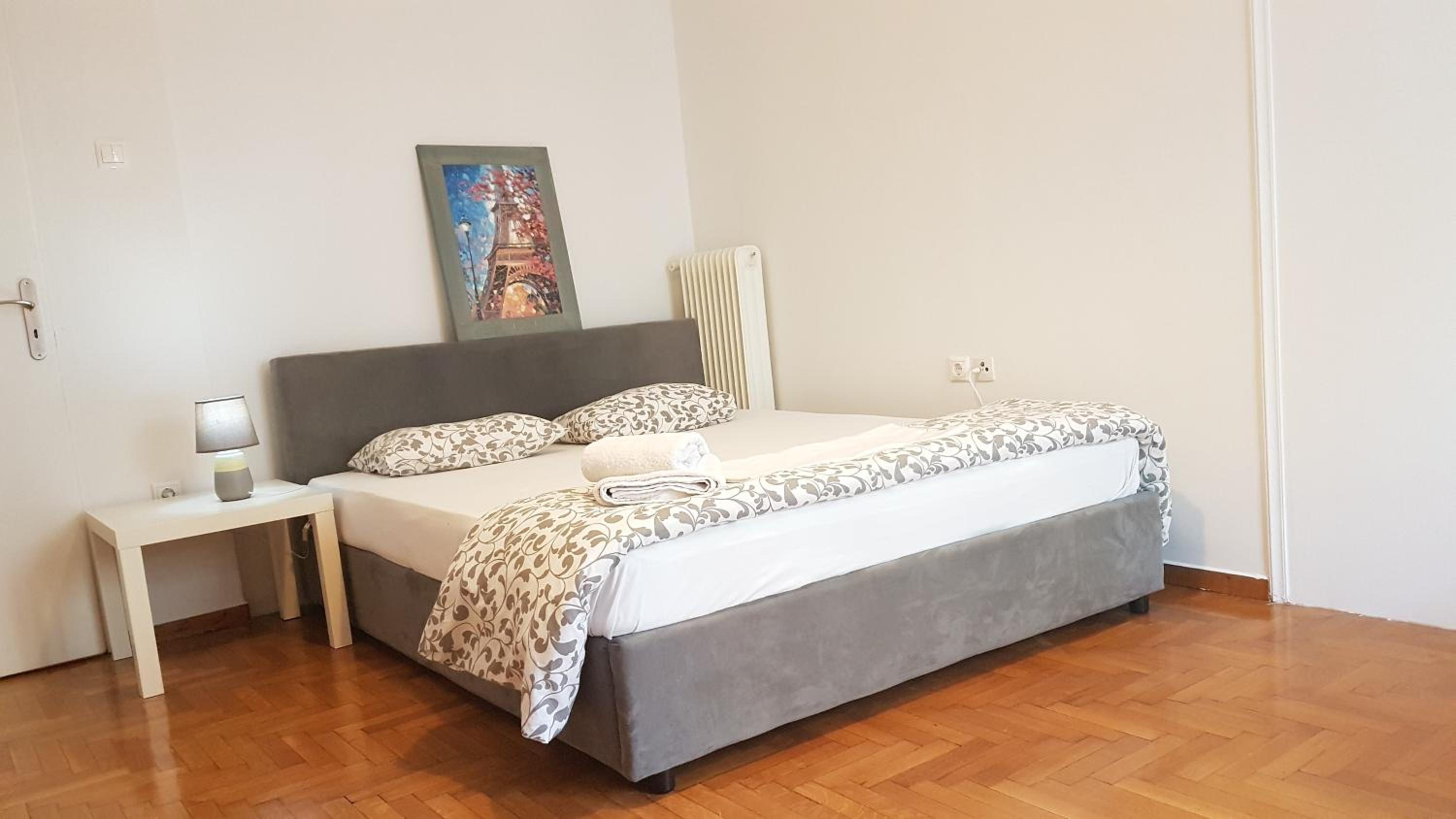 Petrol Apartment- Athens Center, 4 BD, 1 BATH