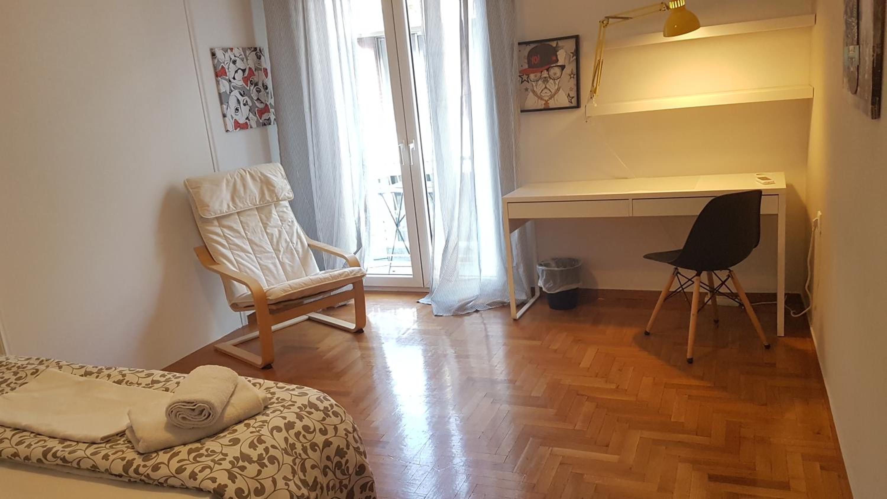 Petrol Apartment- Athens Center, 4 BD, 1 BATH