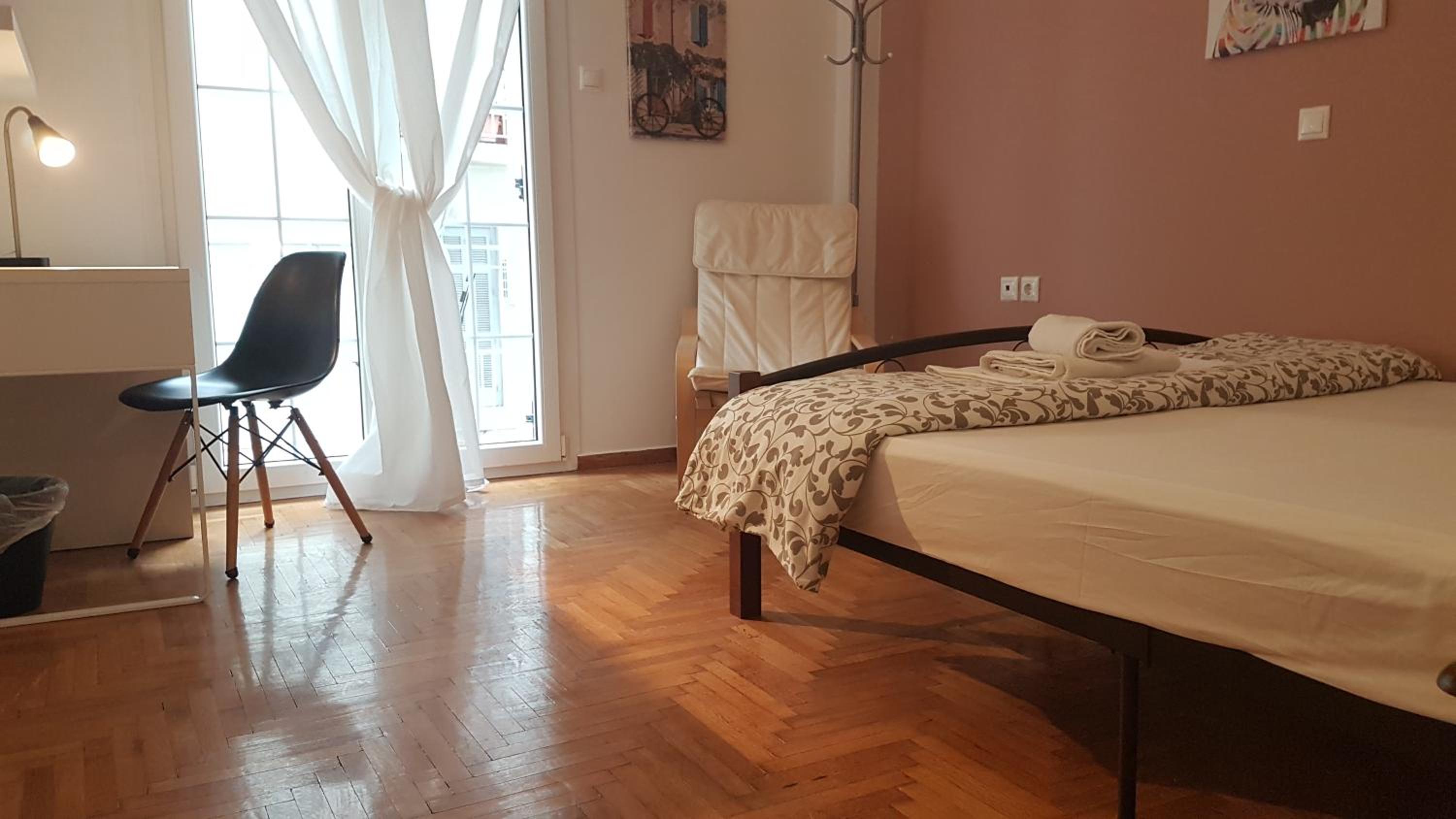 Petrol Apartment- Athens Center, 4 BD, 1 BATH