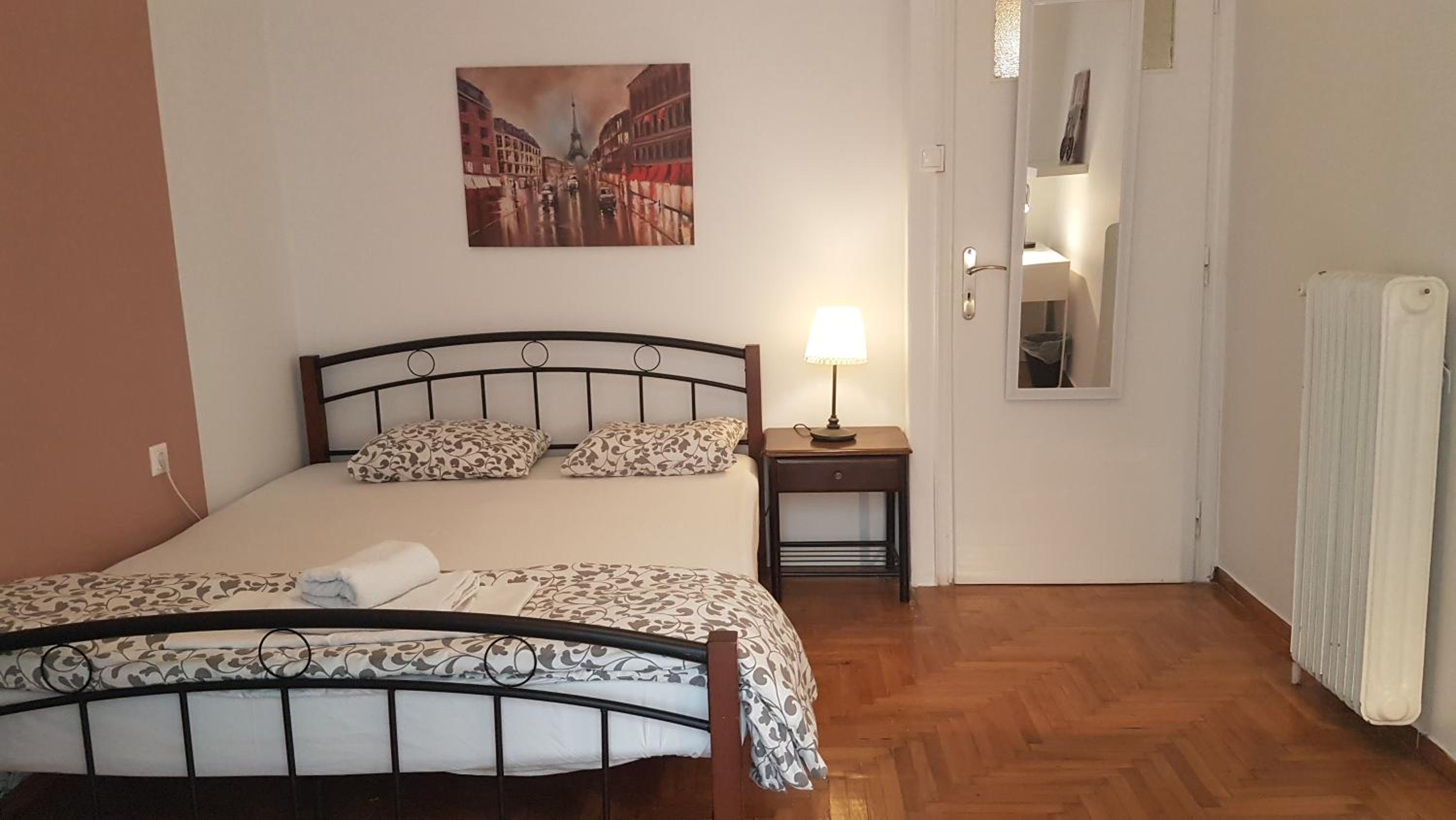 Petrol Apartment- Athens Center, 4 BD, 1 BATH