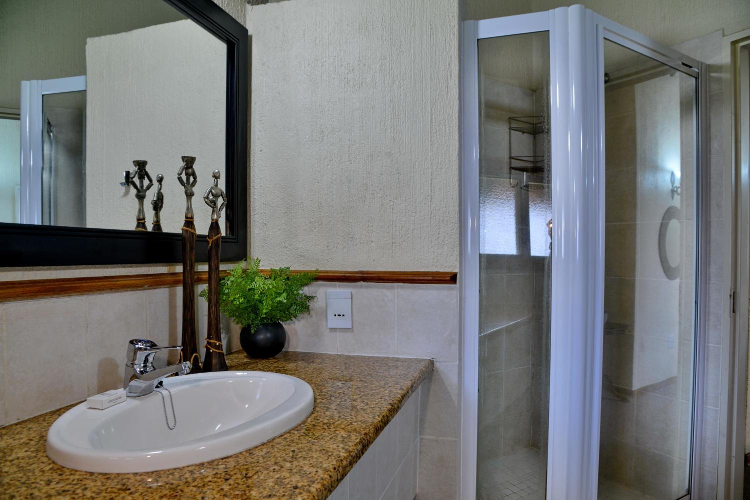 Hazyview Vacations - Cambalala - Private Villa - in Kruger Park Lodge - Serviced Daily, Free Wi-Fi - Property Image 37