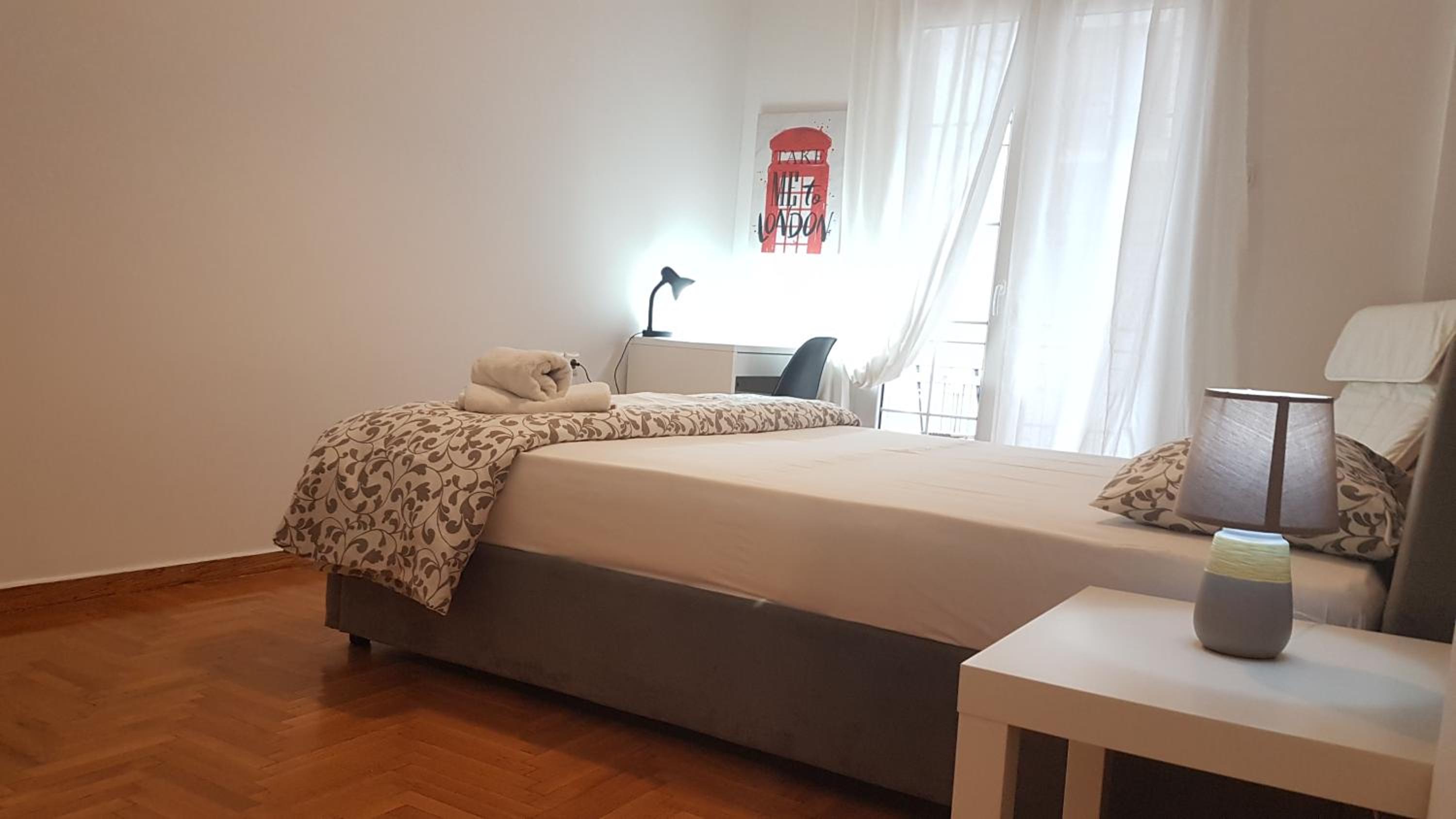 Petrol Apartment- Athens Center, 4 BD, 1 BATH