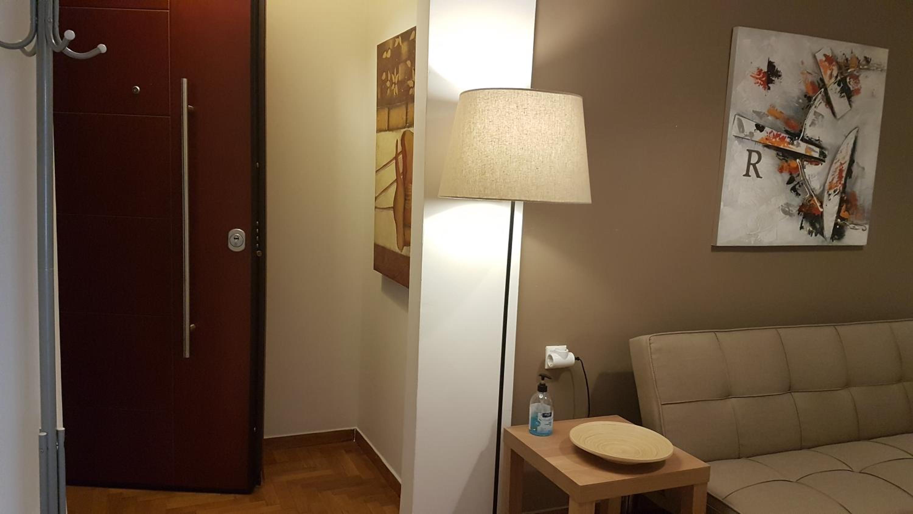 Petrol Apartment- Athens Center, 4 BD, 1 BATH