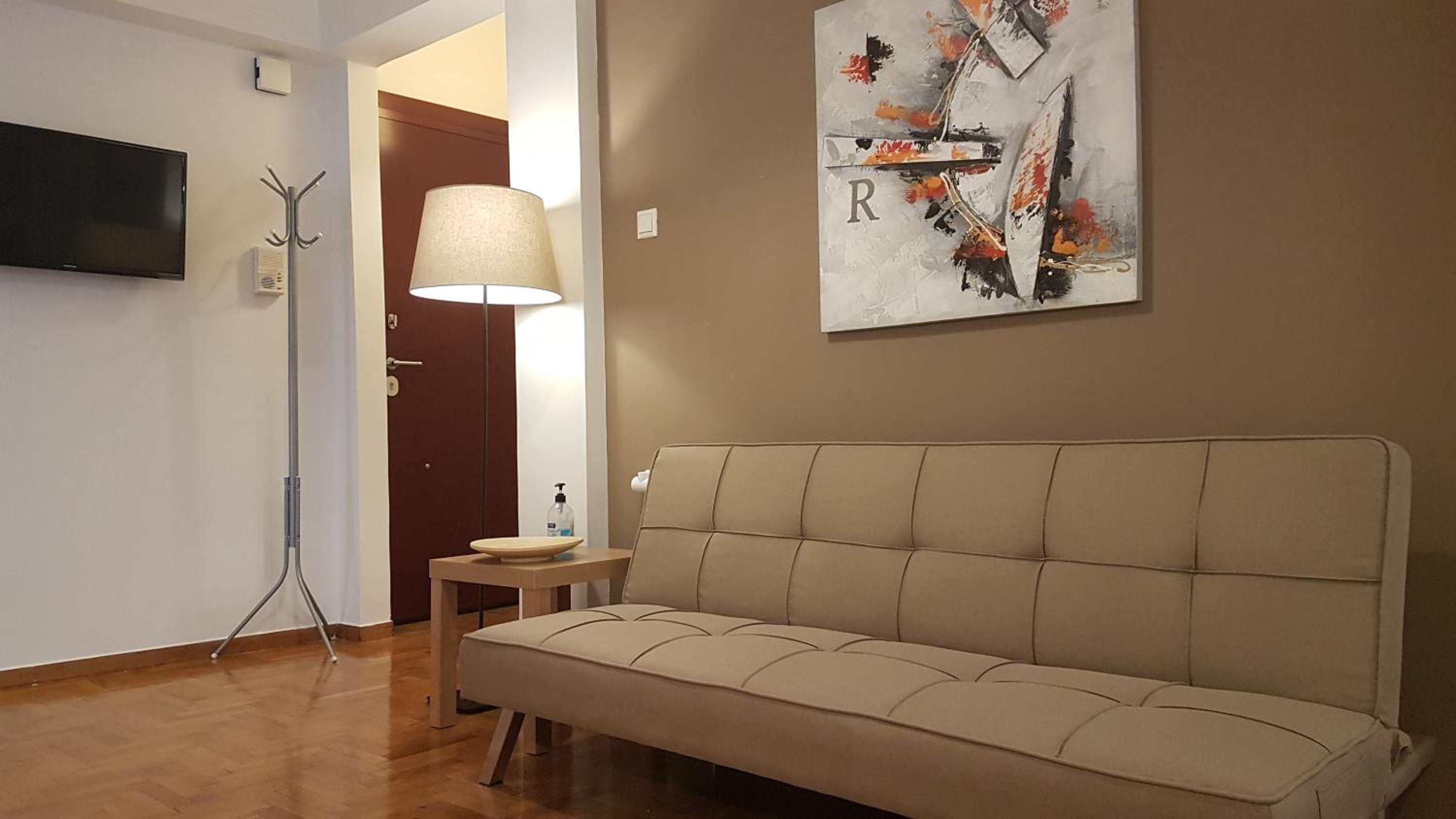 Petrol Apartment- Athens Center, 4 BD, 1 BATH