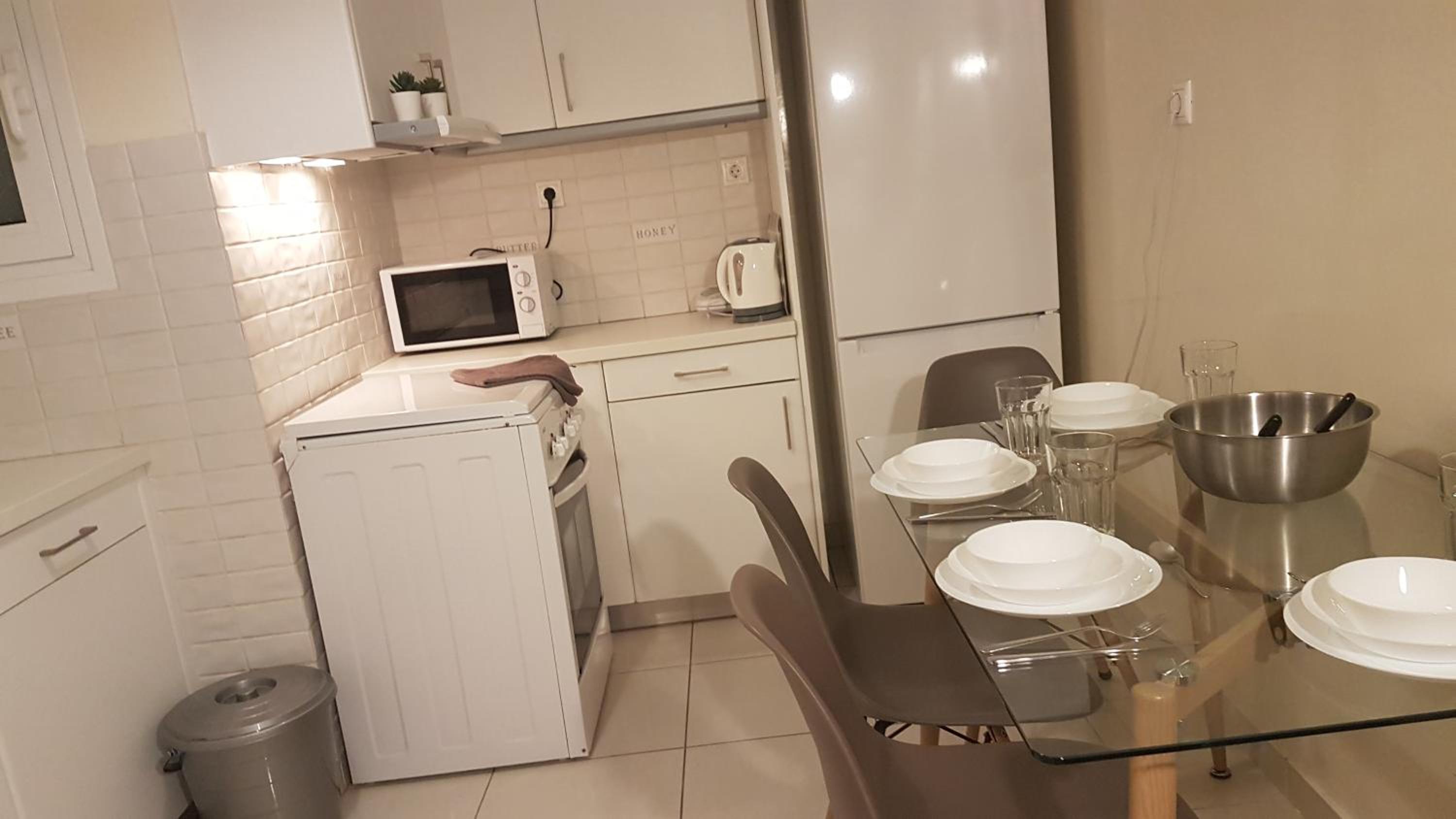 Petrol Apartment- Athens Center, 4 BD, 1 BATH