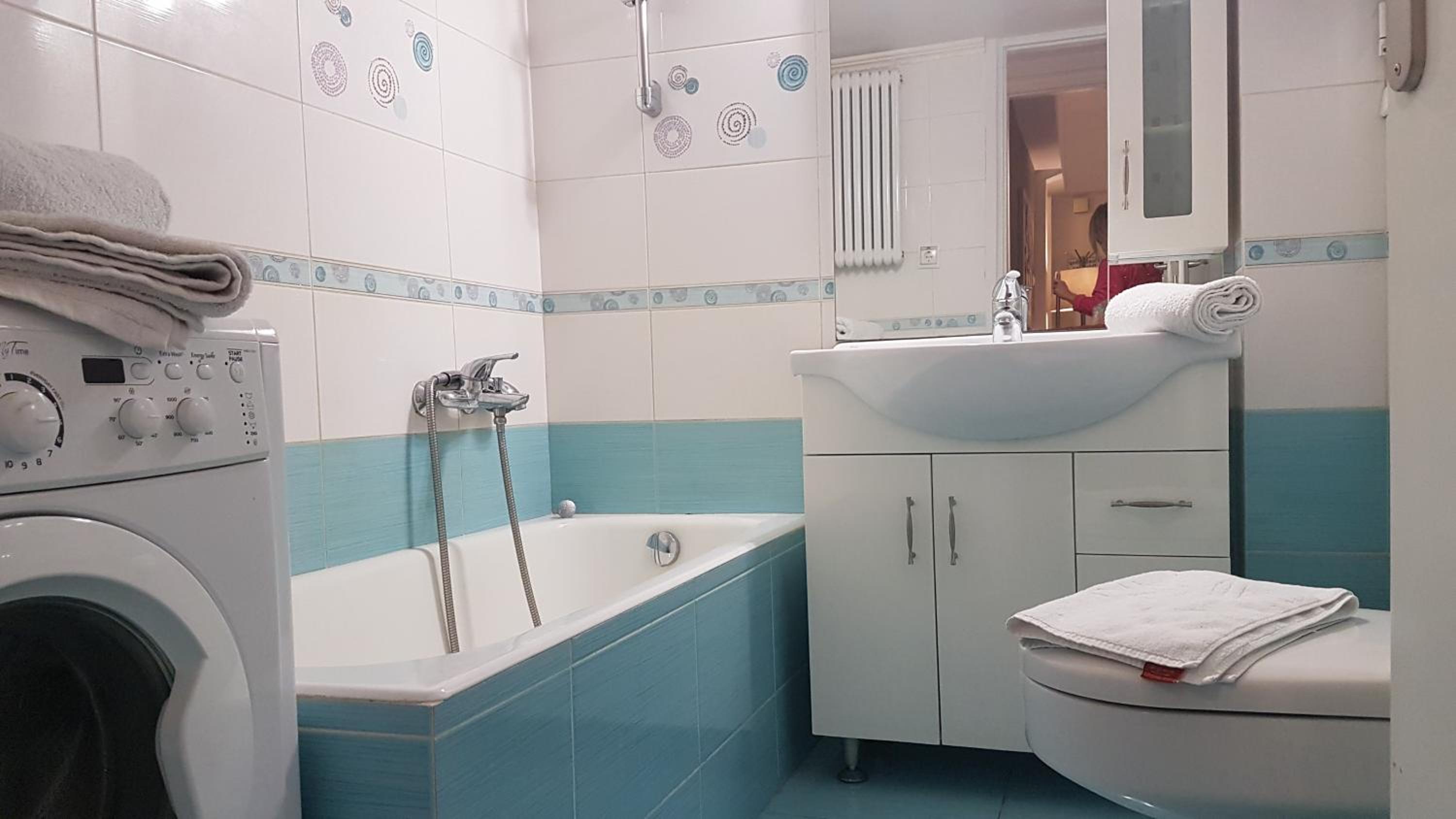 Petrol Apartment- Athens Center, 4 BD, 1 BATH