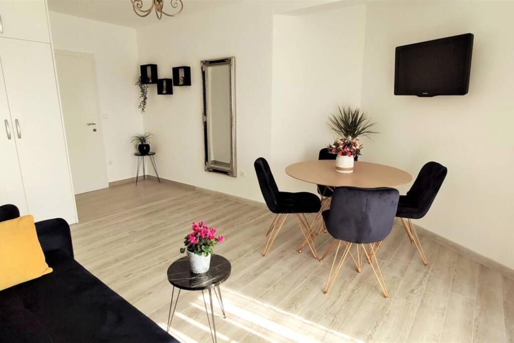 Apartment Pape view 3