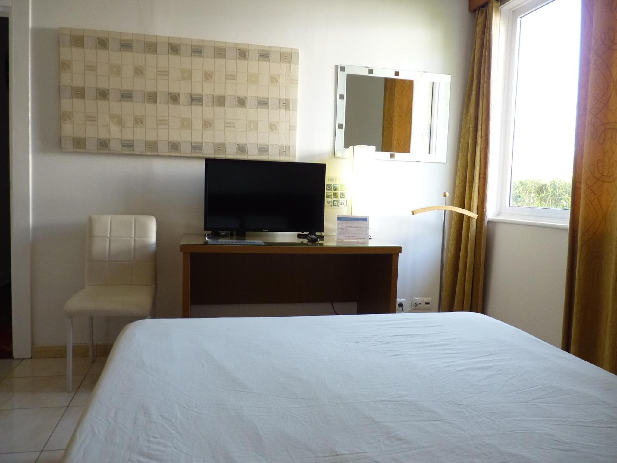 AZORES GARDEN HOUSE - Private Suites & Apartments - Automatic Self Check-in photo 44 of 78