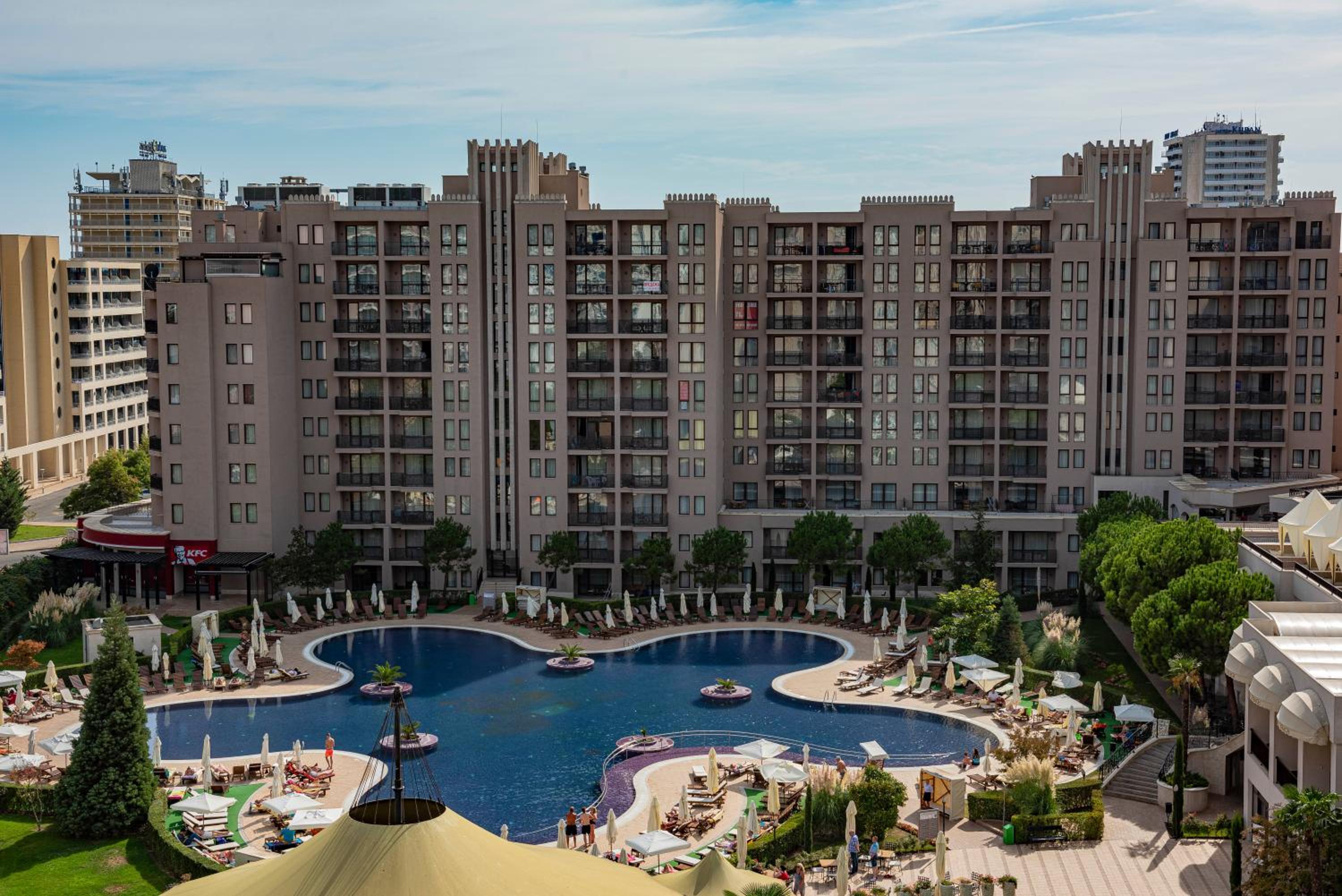 Menada Apartments in Royal Beach