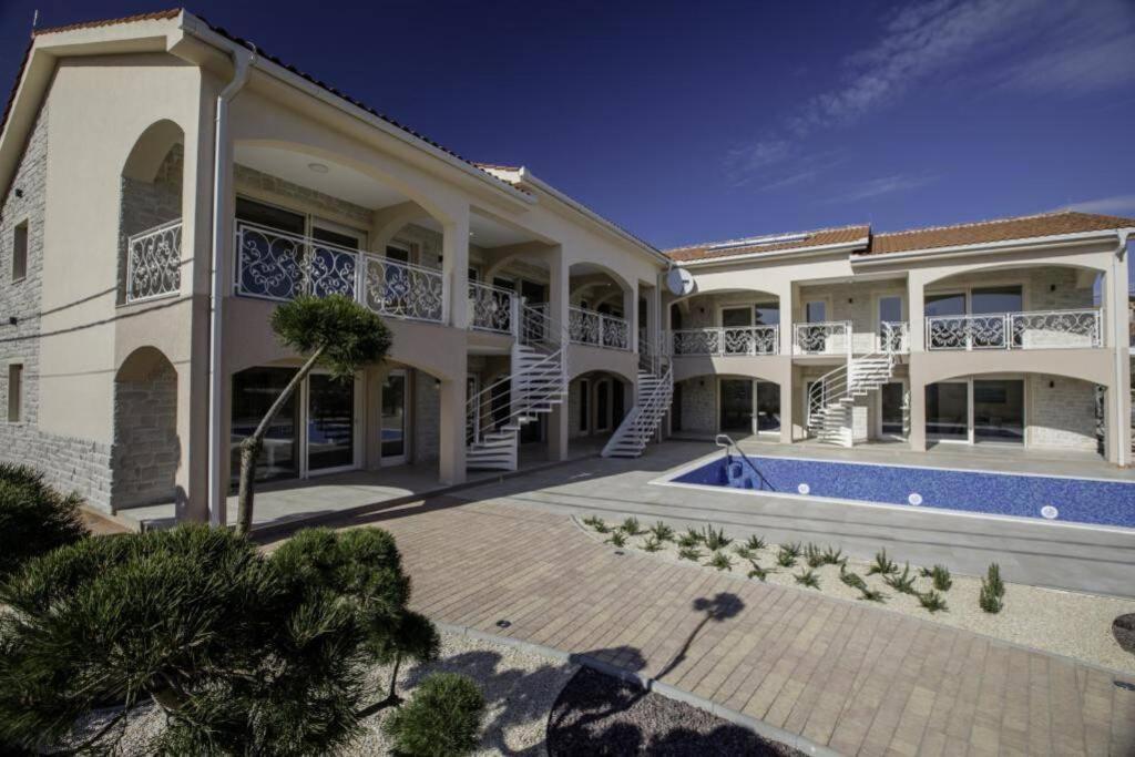 Villa Luka Lopar