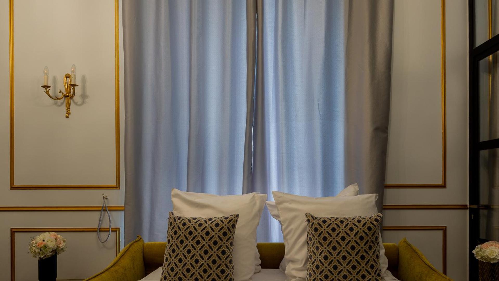 Luxury 2 Bedroom 2 Bathroom Apartment - Louvre