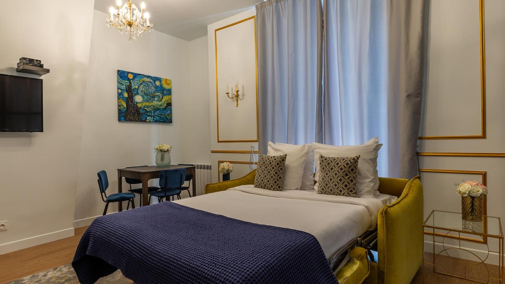 Luxury 2 Bedroom 2 Bathroom Apartment - Louvre