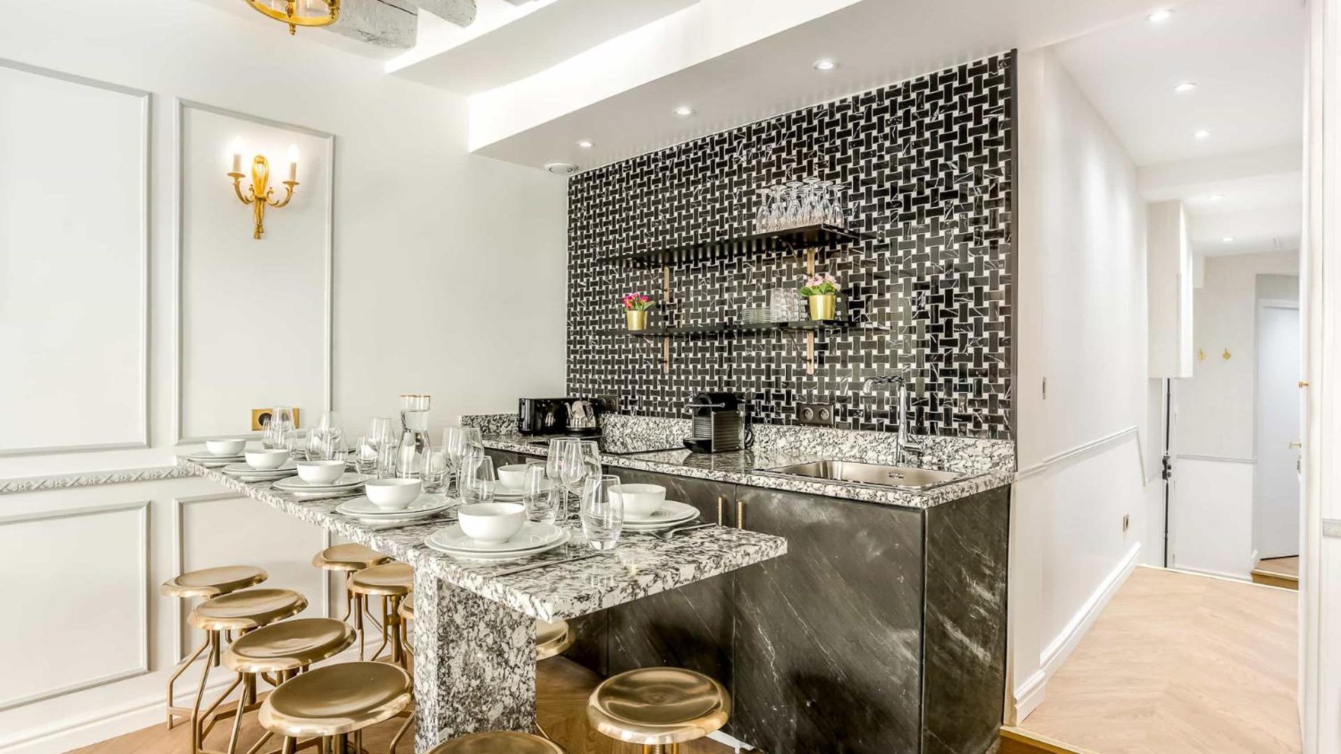 Luxury 4 bedroom 3 bathroom Aristocratic apartment - Louvre