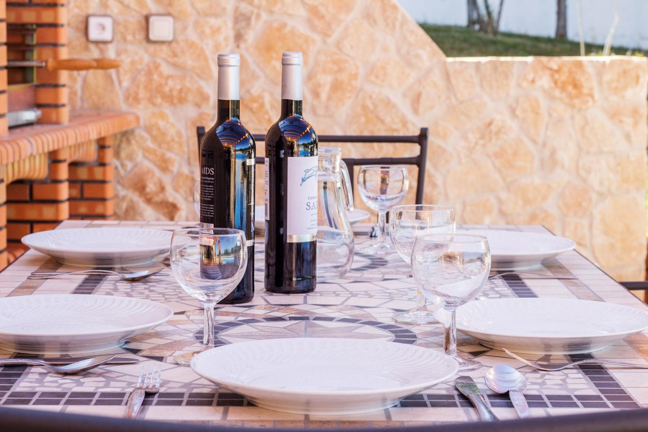 Casa Lombos Nova - wonderful new house with private pool AC and pool table