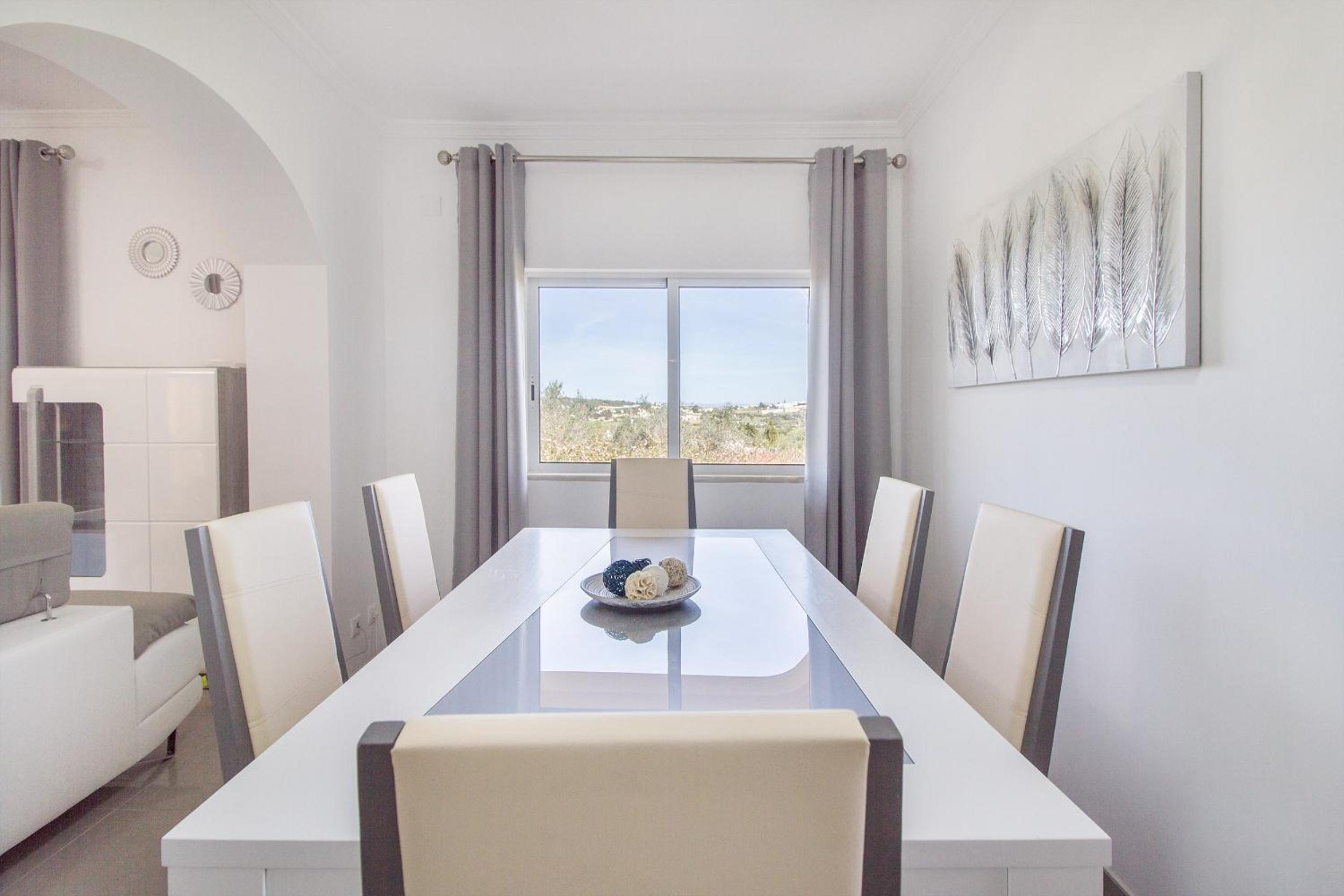 Casa Lombos Nova - wonderful new house with private pool AC and pool table