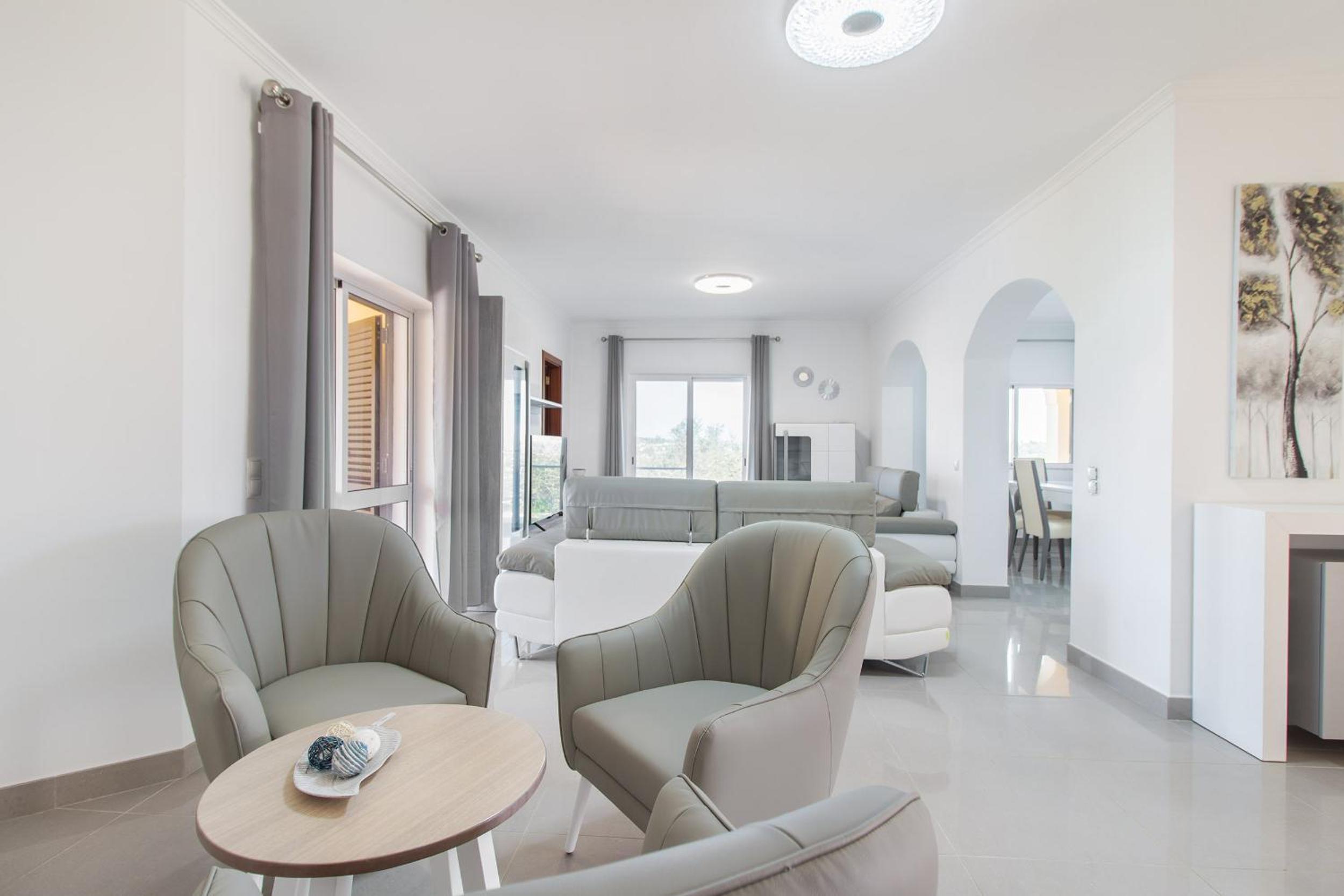 Casa Lombos Nova - wonderful new house with private pool AC and pool table