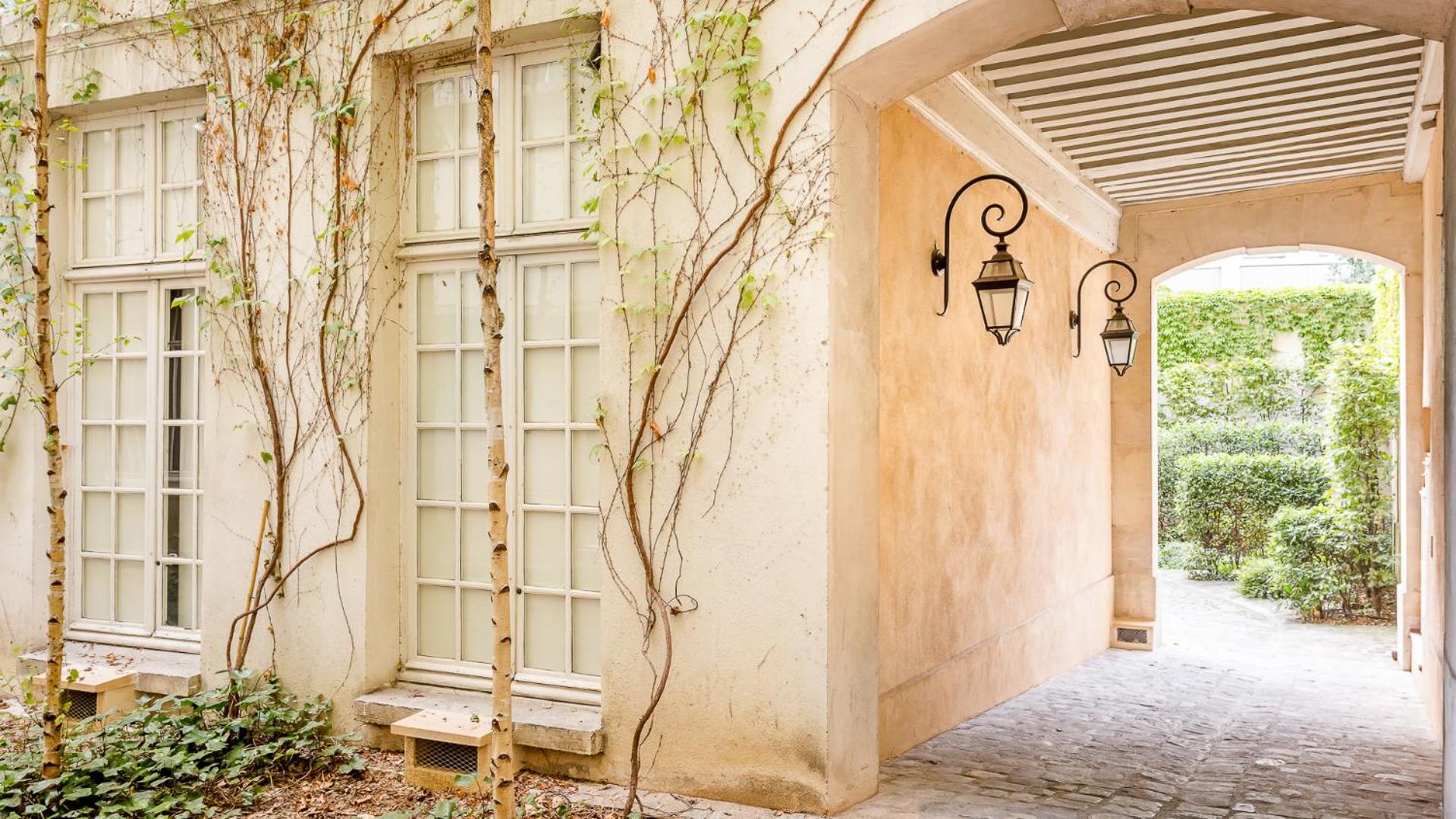 Luxury 3 bedroom Loft in Heritage Building - LE MARAIS