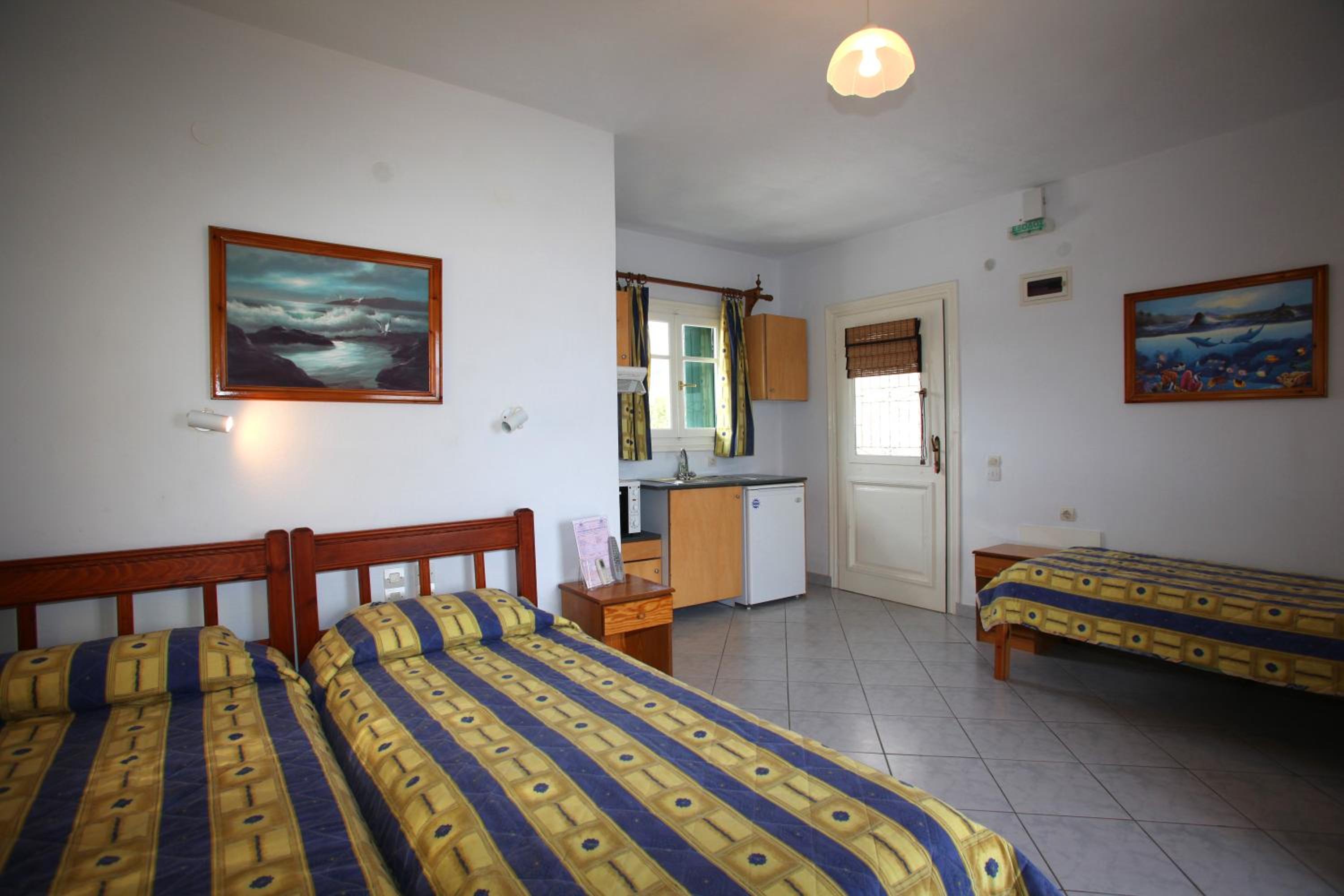 Alexandros Rooms & Studios