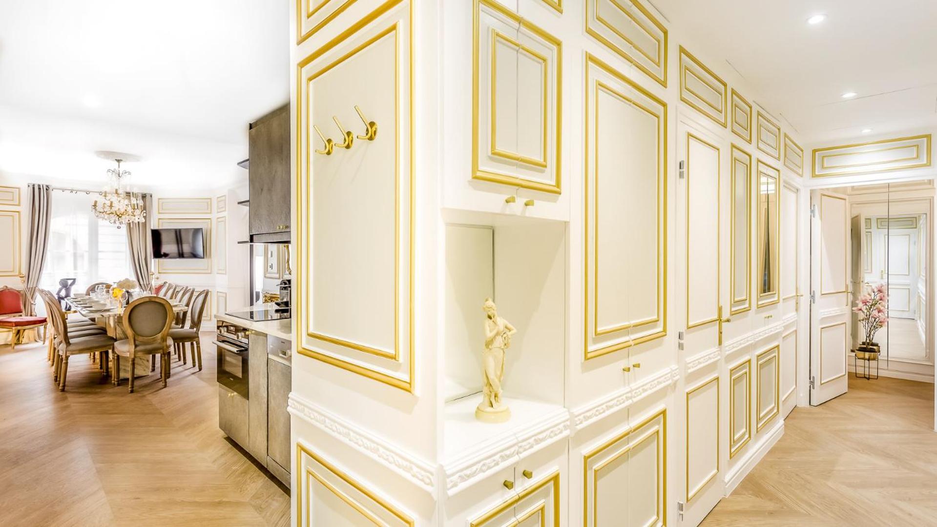 Luxury 6 Bedroom 5 bathroom Palace Apartment - Louvre View