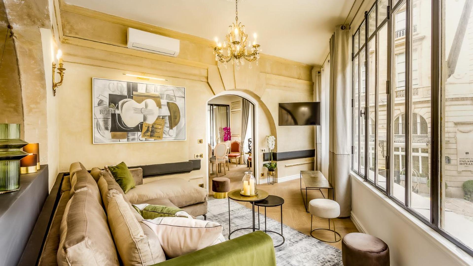 Luxury 6 Bedroom 5 bathroom Palace Apartment - Louvre View