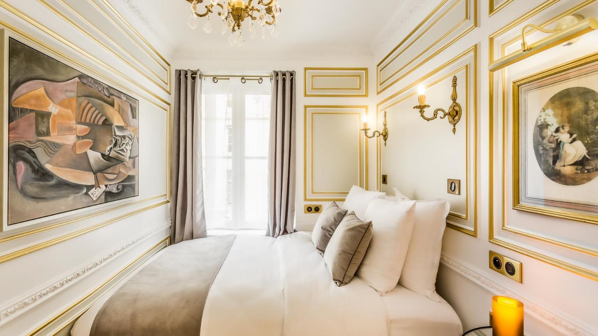 Luxury 6 Bedroom 5 bathroom Palace Apartment - Louvre View