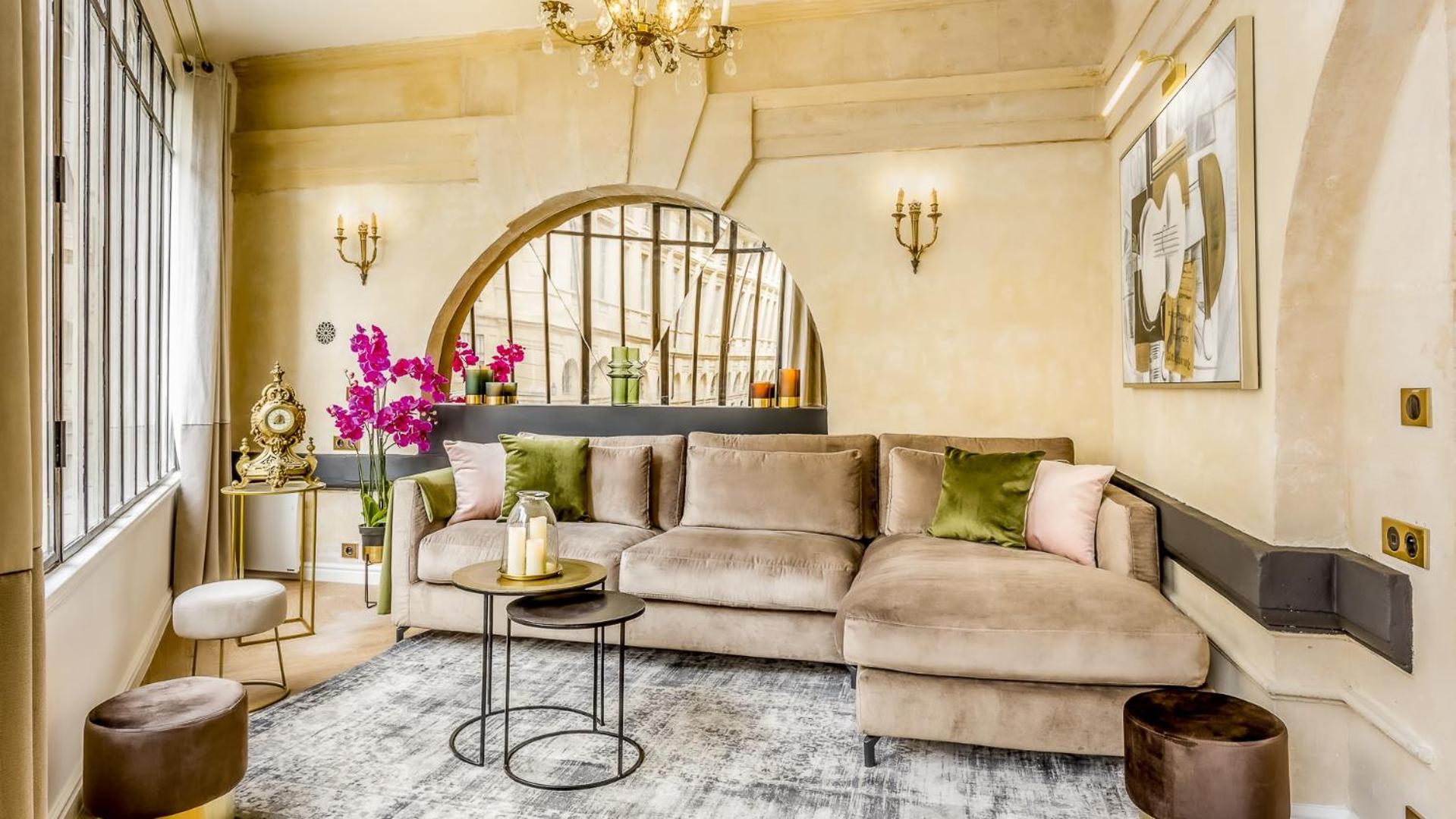 Luxury 6 Bedroom 5 bathroom Palace Apartment - Louvre View