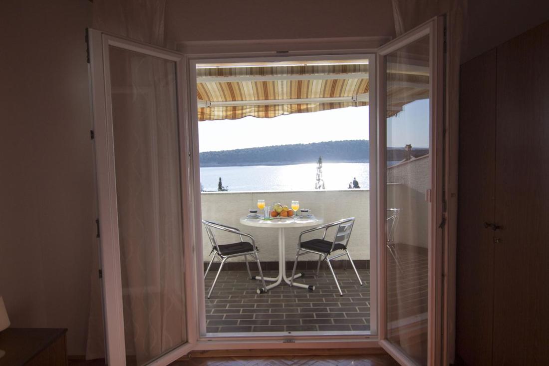 Sea view apartments Sunny Escape