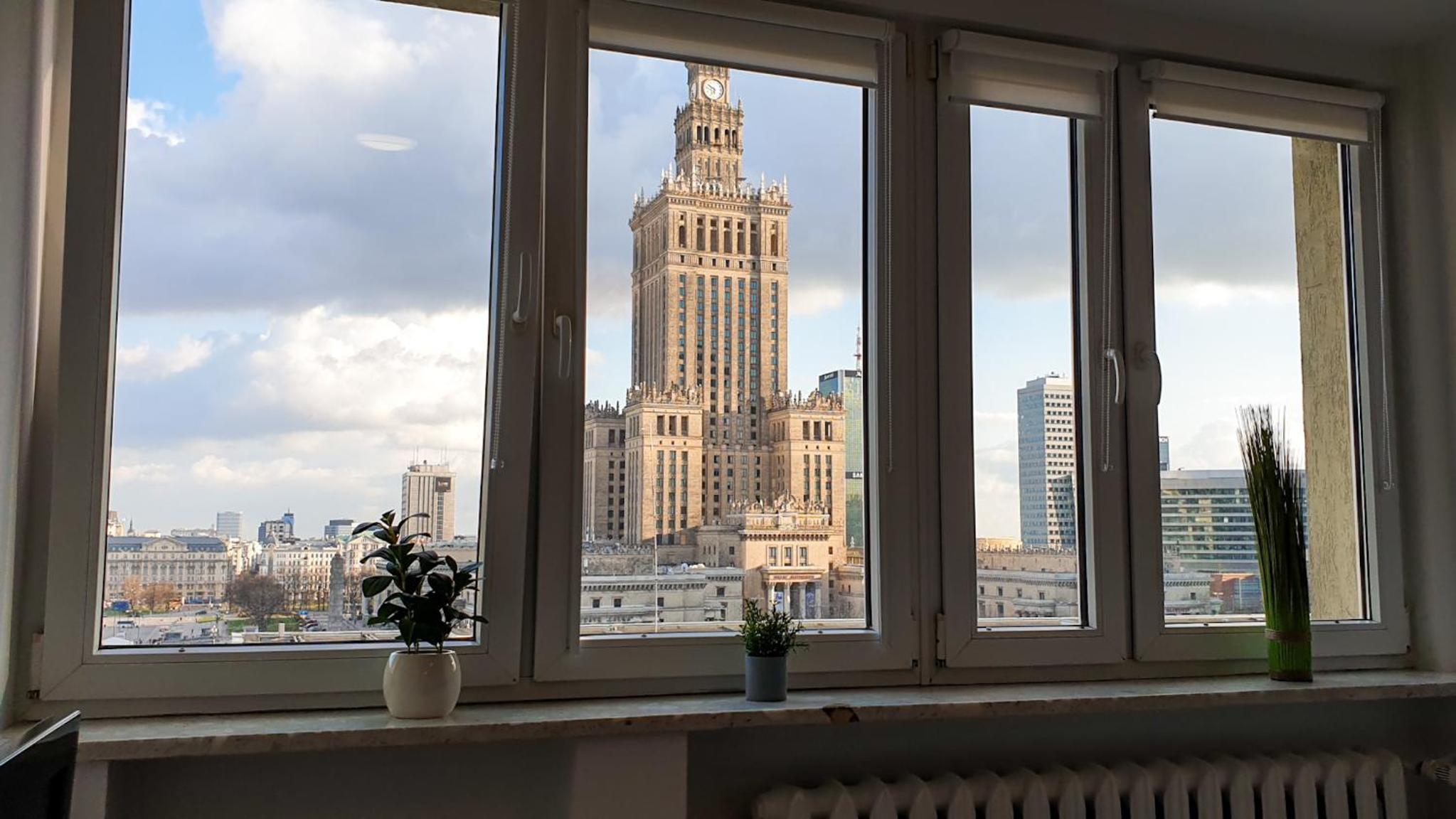 Sweet Life Apartment next to metro station