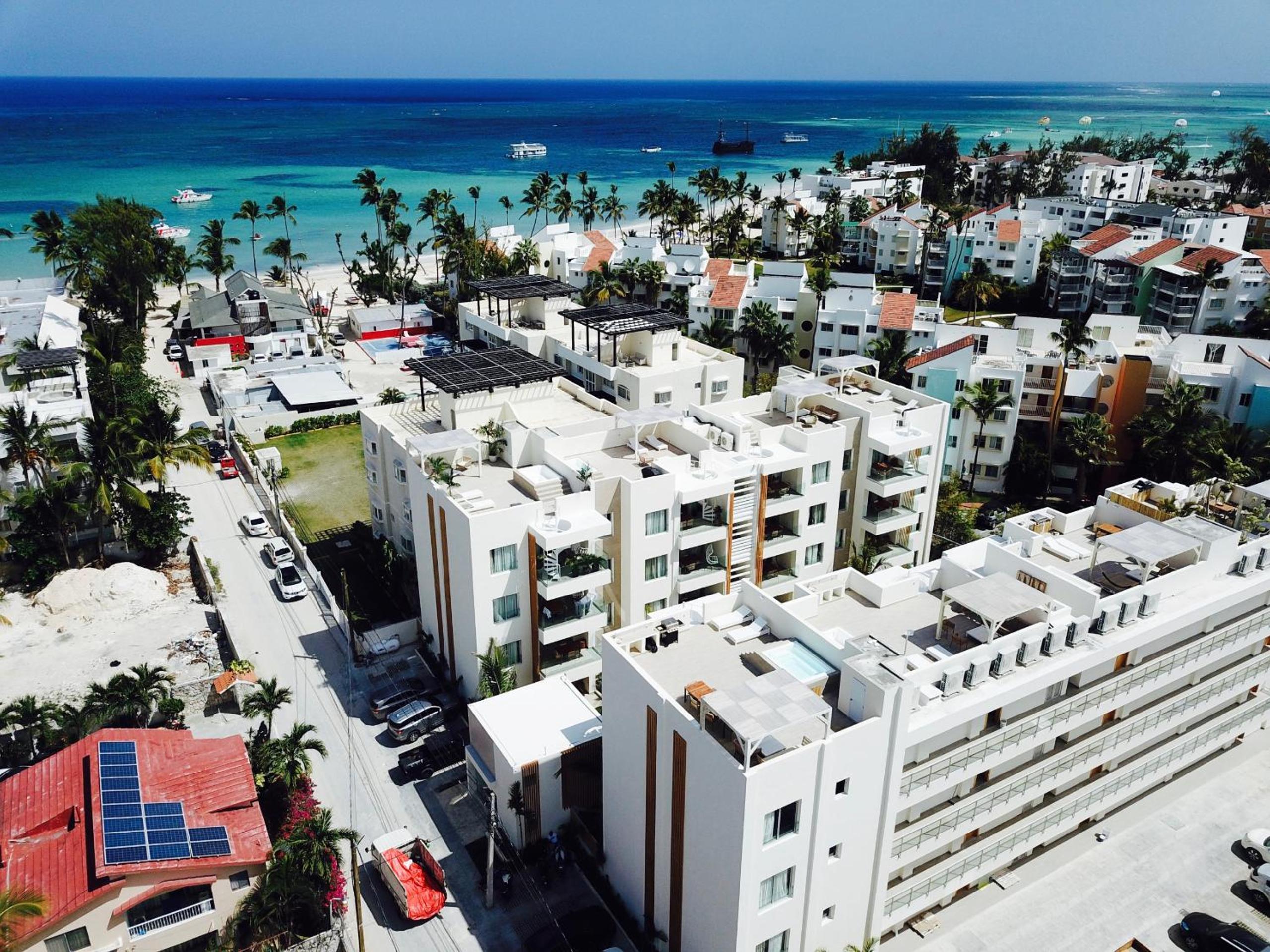 Luxurious pent house steps from the beach, C4, Los