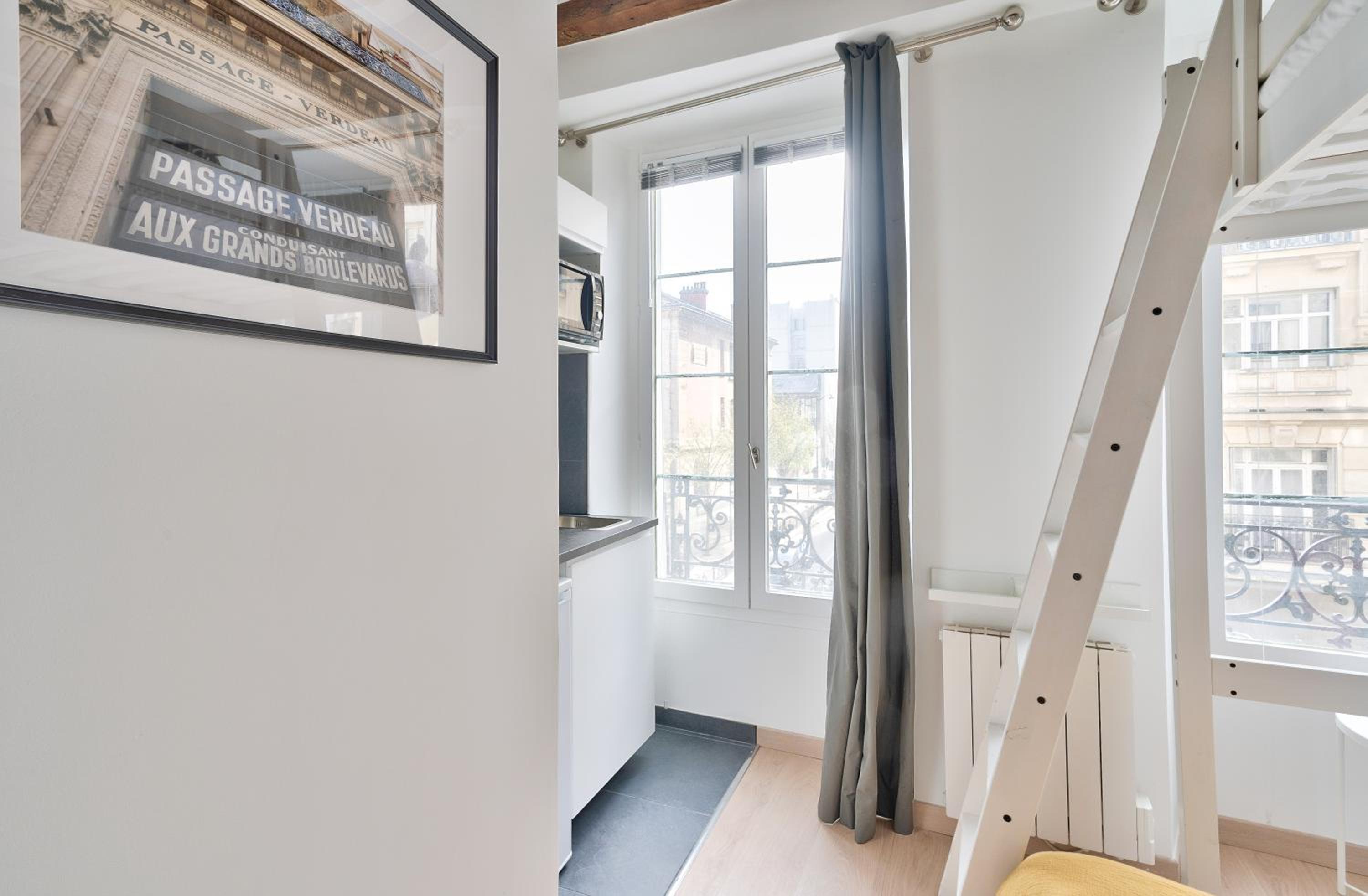 Pretty Mezzanine Studio in the Heart of Paris (2F)