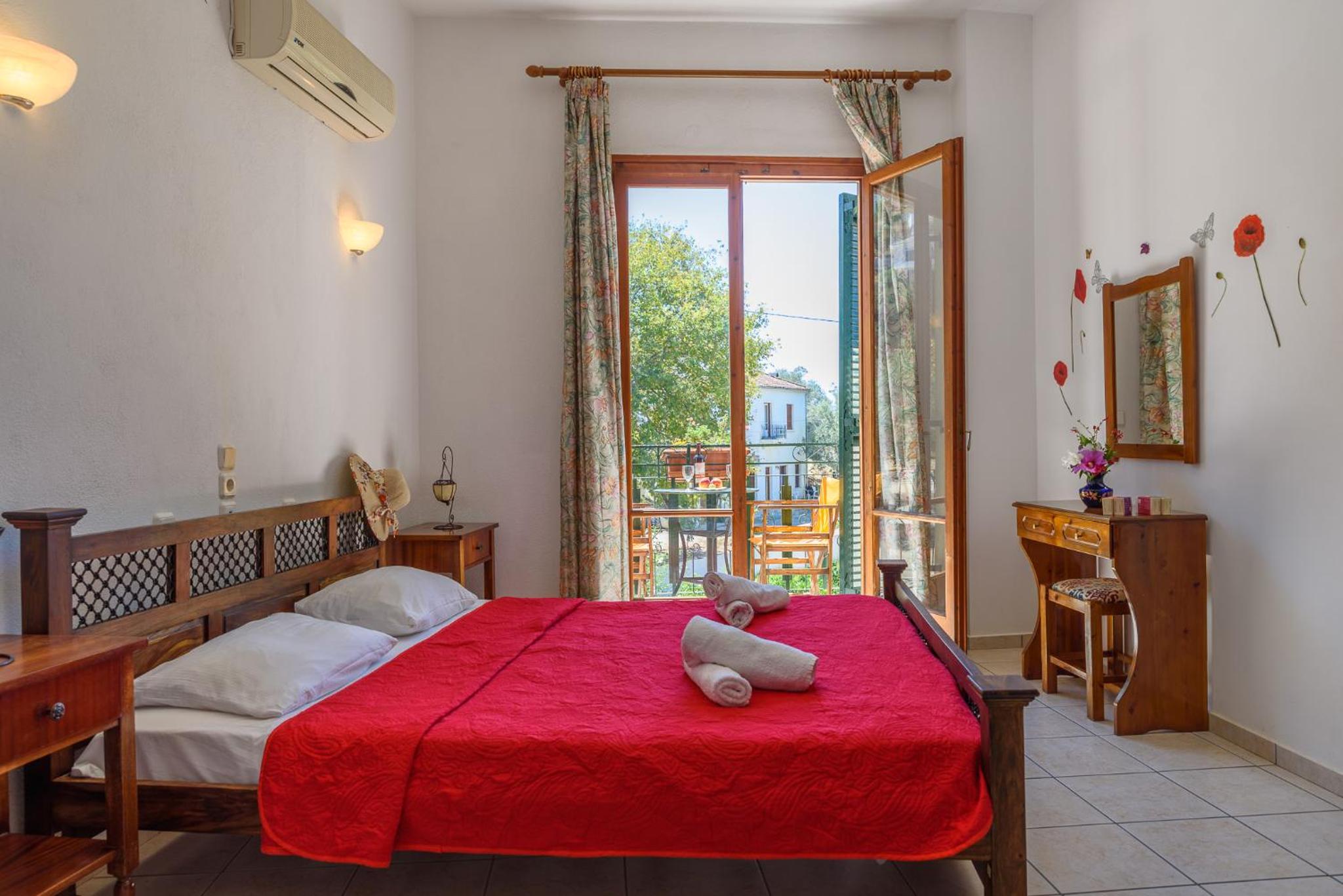 Des Roses Hotel view 5
