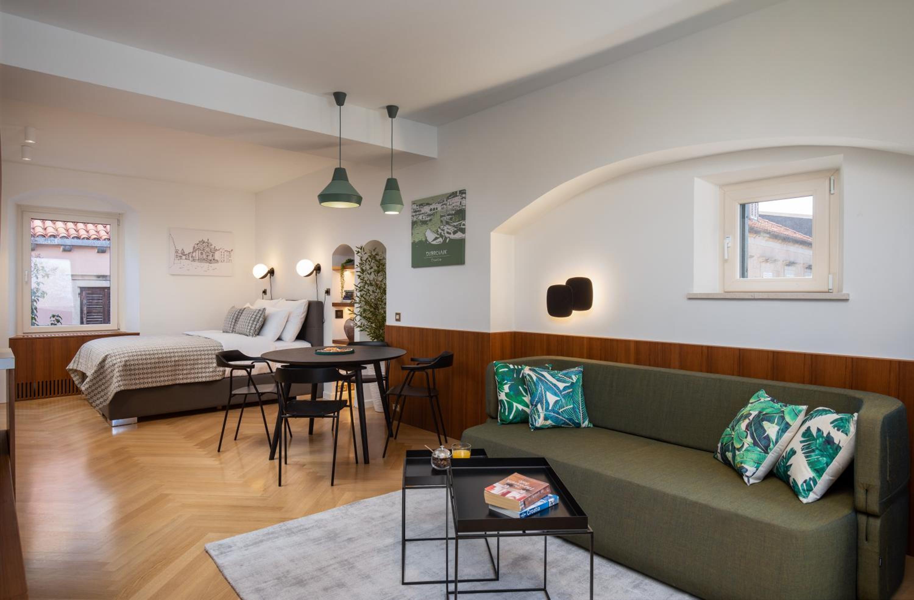 Deluxe Studio Socialist Chic Flavor
