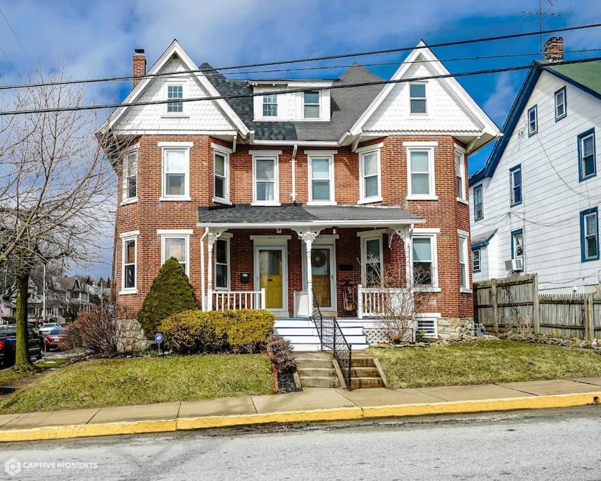 Hotel Quaint brick townhome in historic Kennett Square - Image 1
