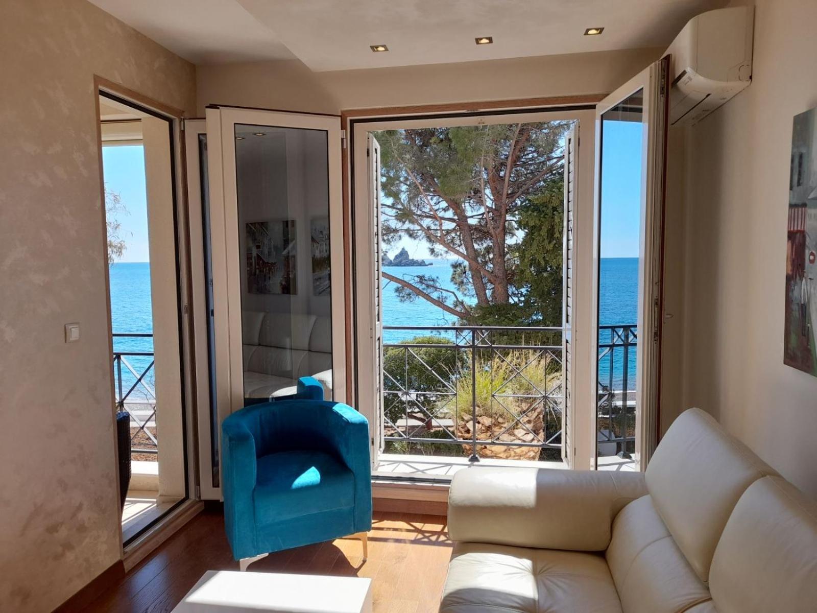 LuxBeachFront