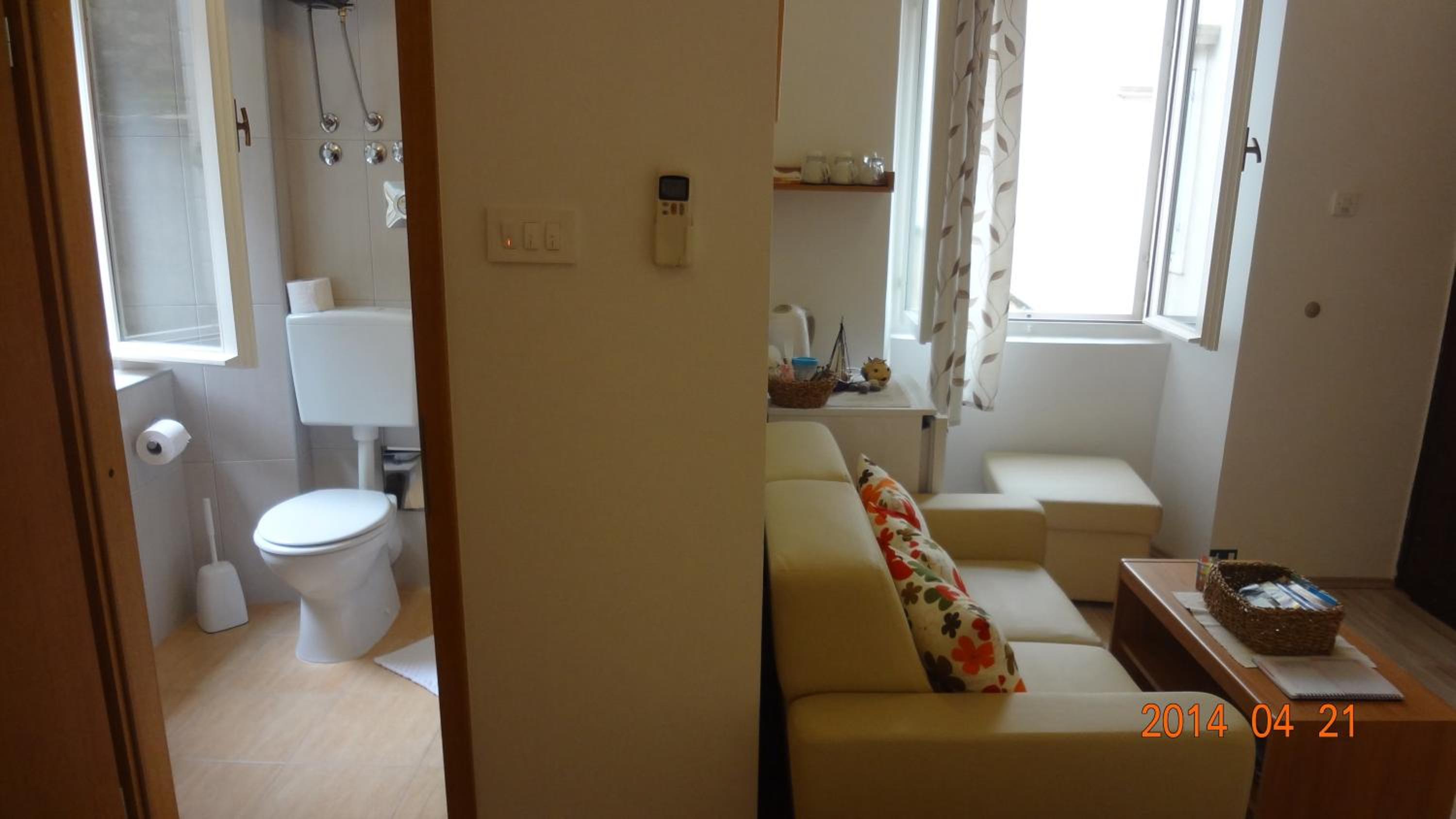 Room Mira