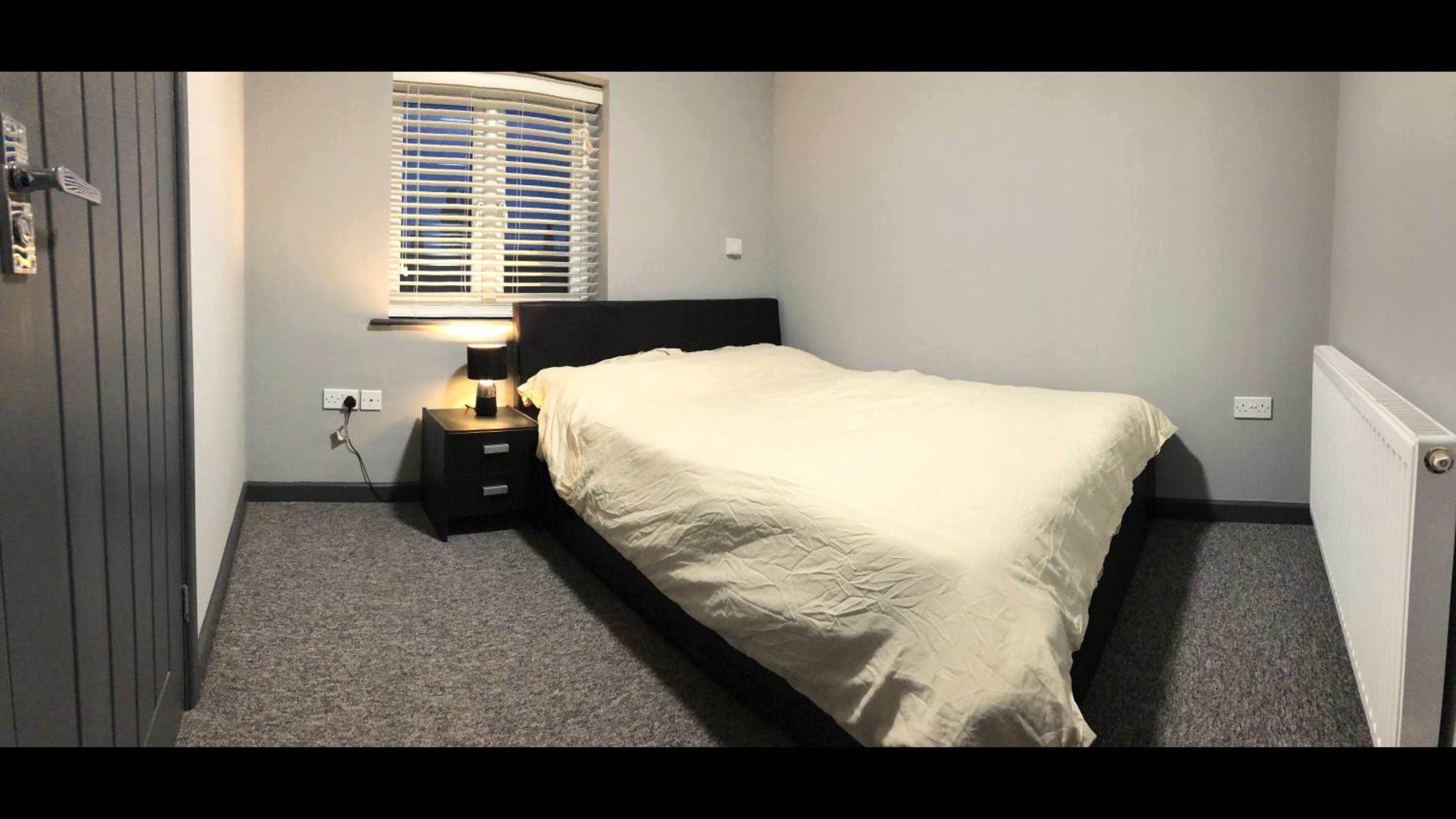 Room in House - Private En-suite Room In Town, Close To Hospital