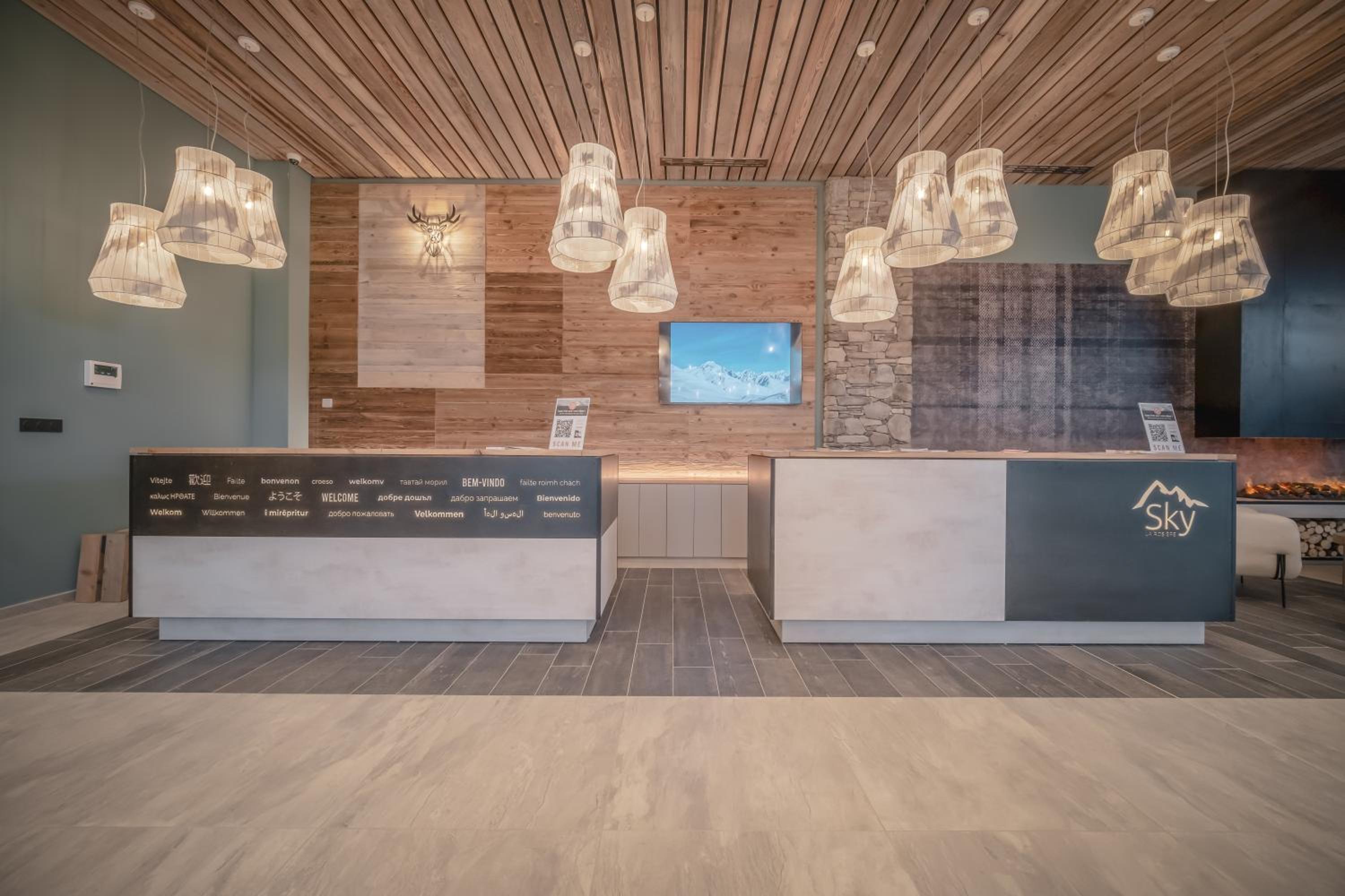 Lobby & Reception