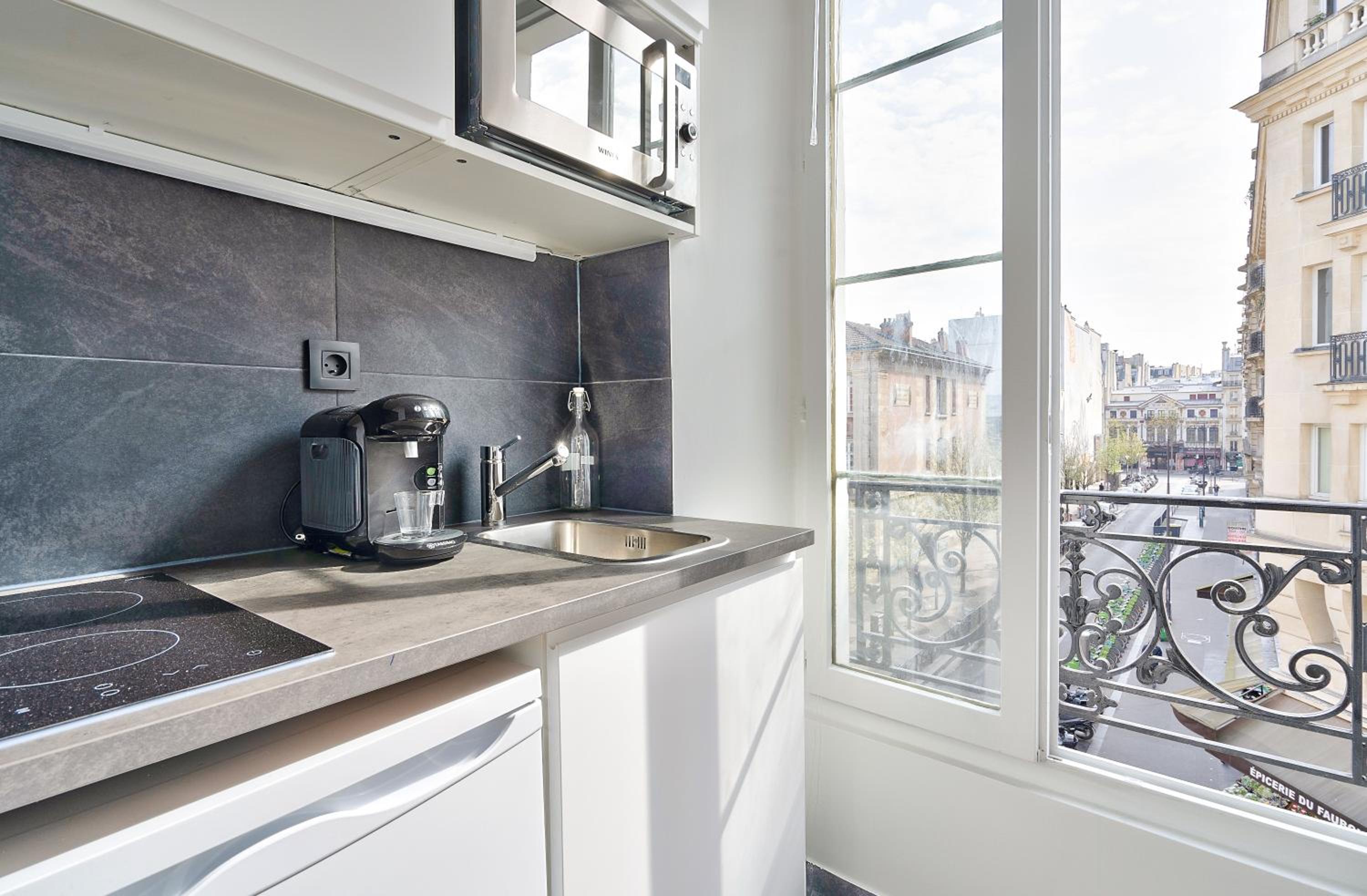 Stylish Mezzanine Studio in the Heart of Paris 3F