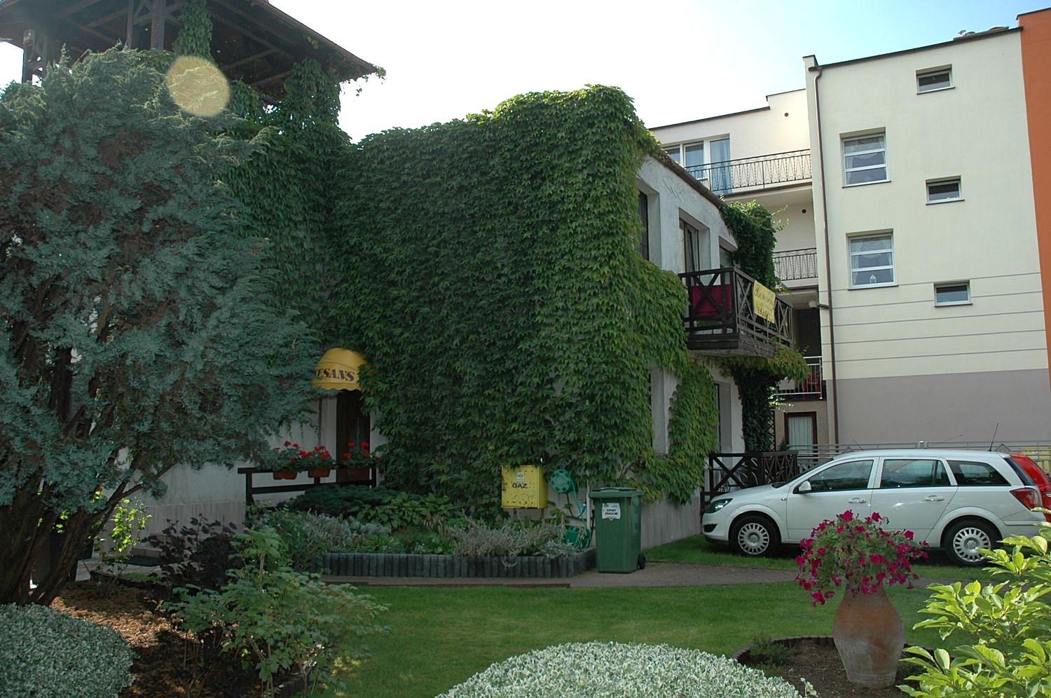Photo 10