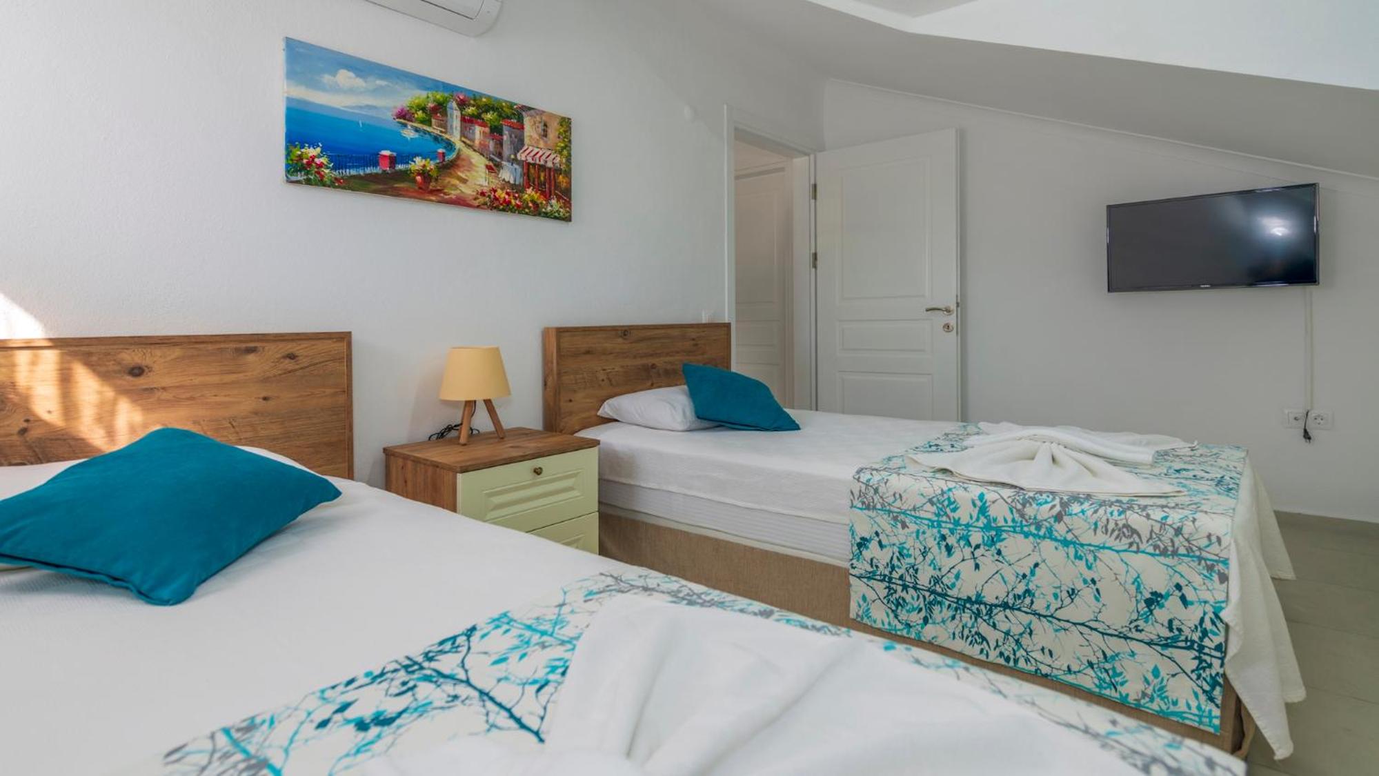 Hisar 2 - 4 Bedroom Holiday Villa in Hisarönü view 3