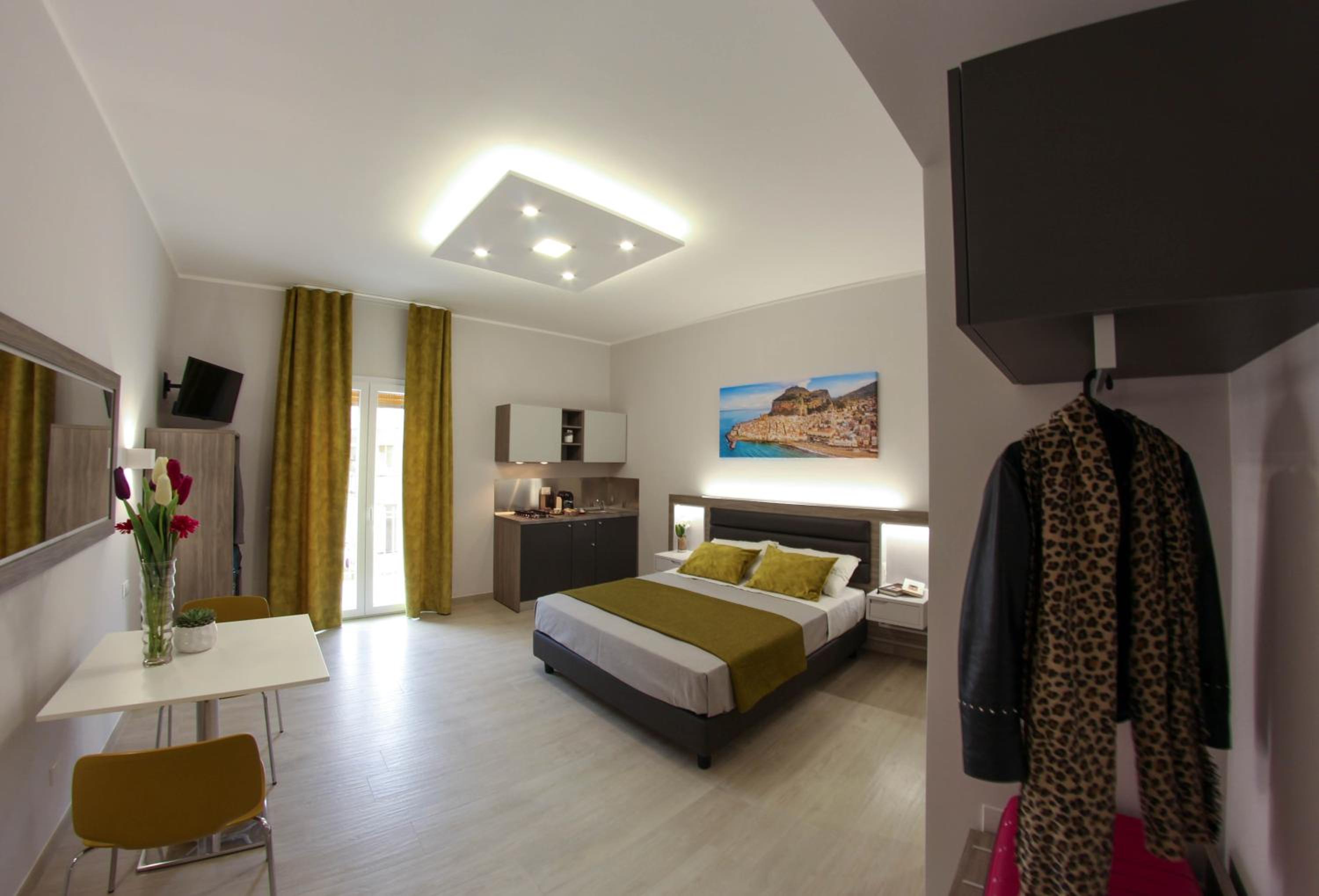 Hotel YEASY smart rooms Cefalù - Image 1