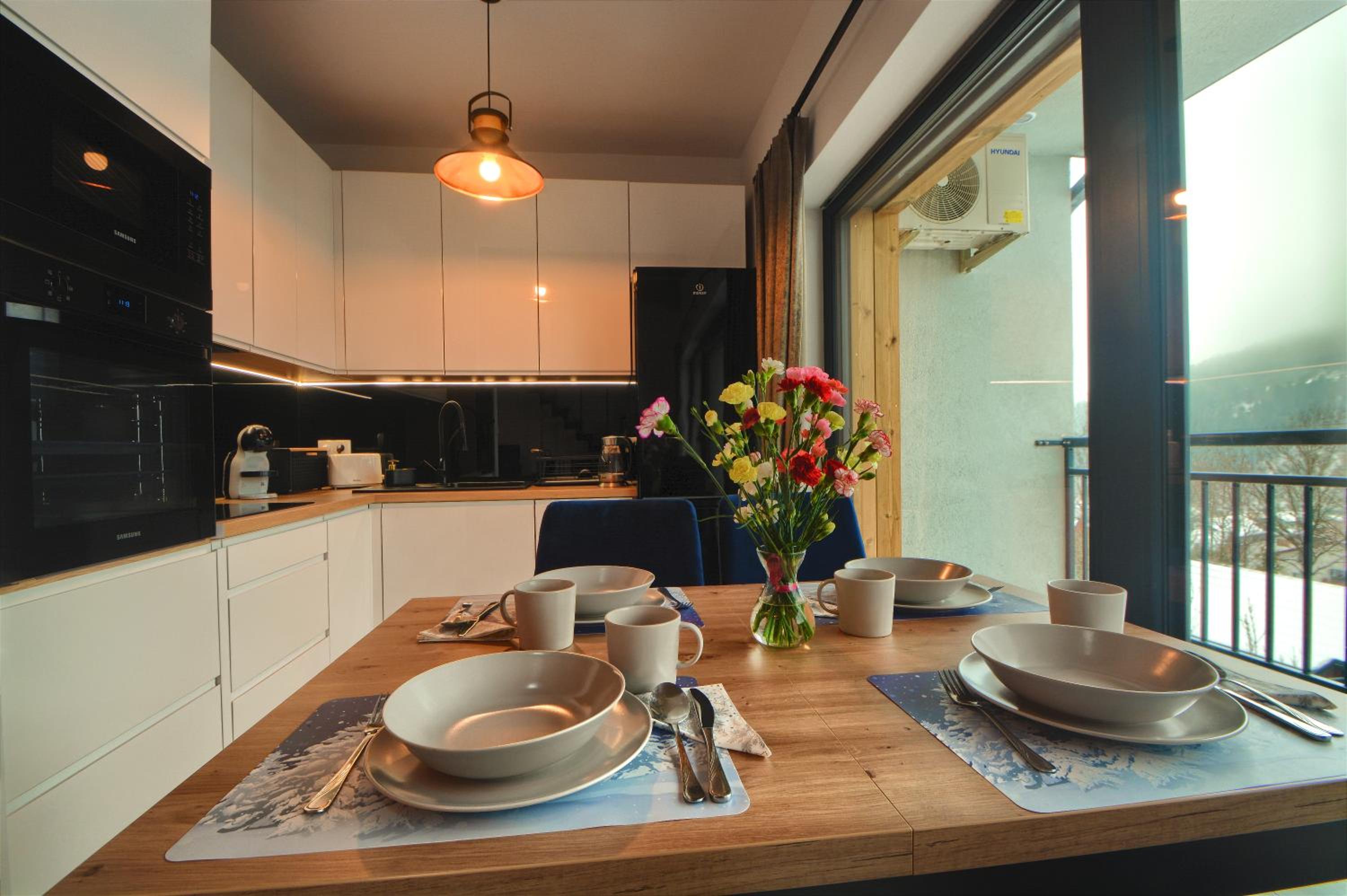 Apartament Marmurowy w Szczyrku z widokiem na góry z dostępem do sauny i jacuzzi, dwa miejsca parkingowe