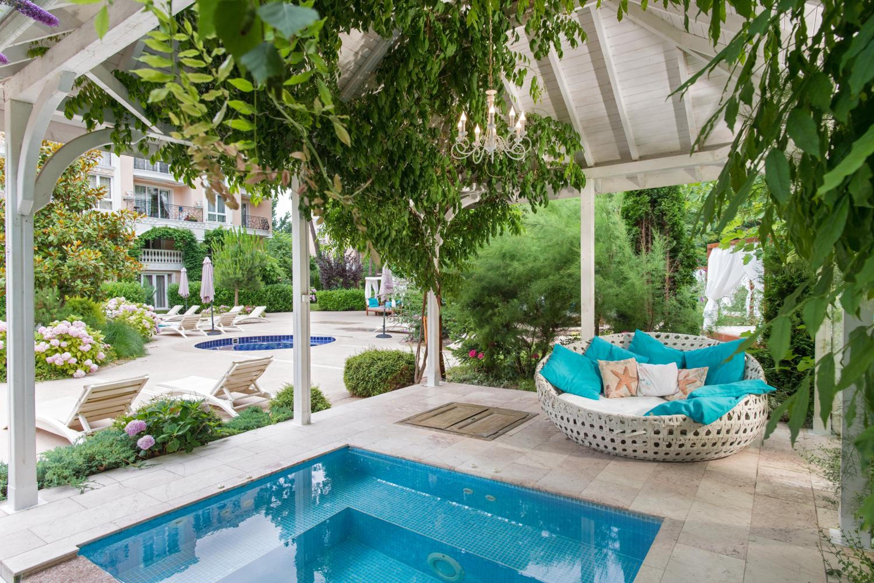 Venera & Anastasia Palace Apartments