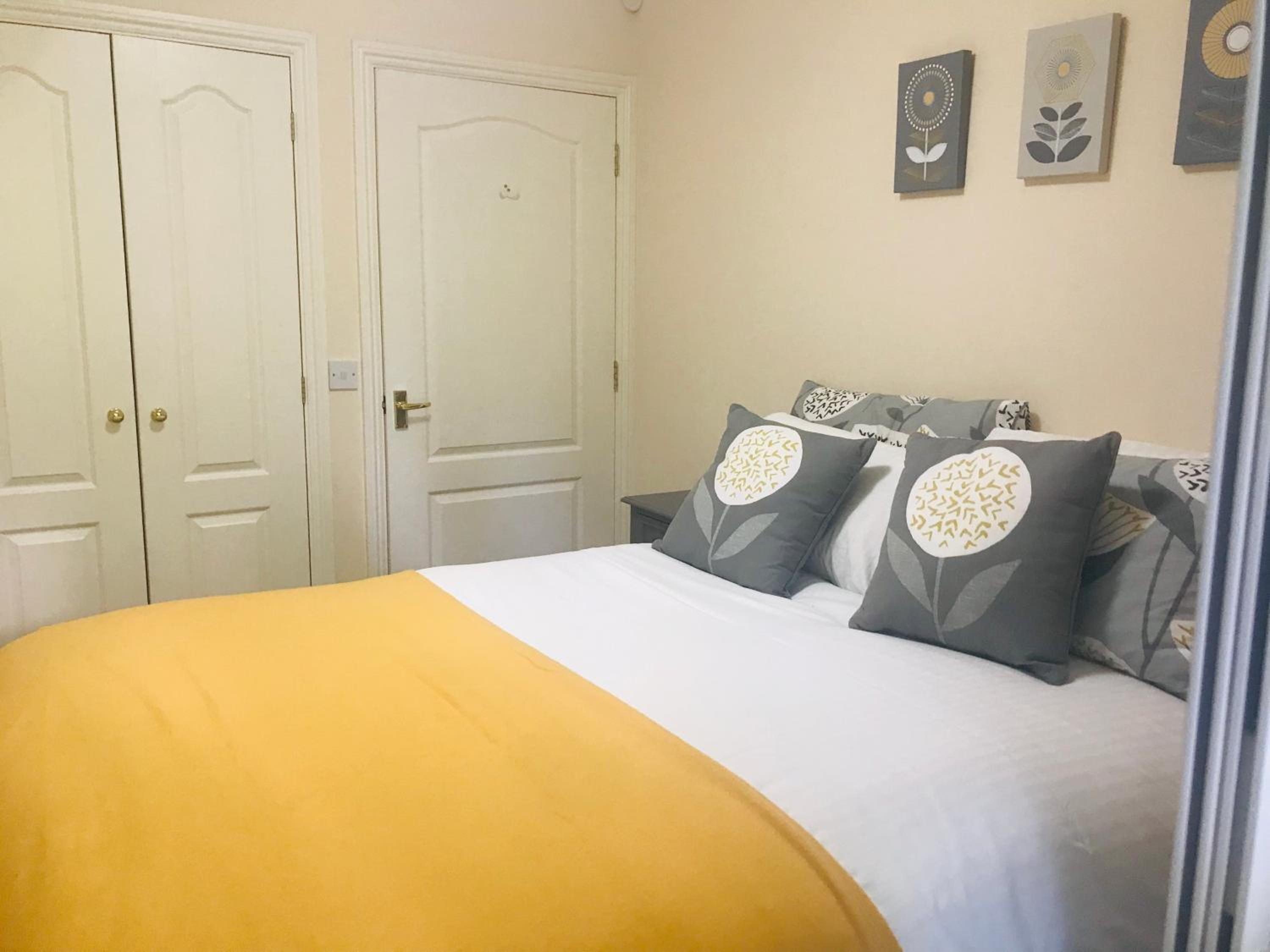 Basingstoke Vacations - The Garden Suite - Property Image 6