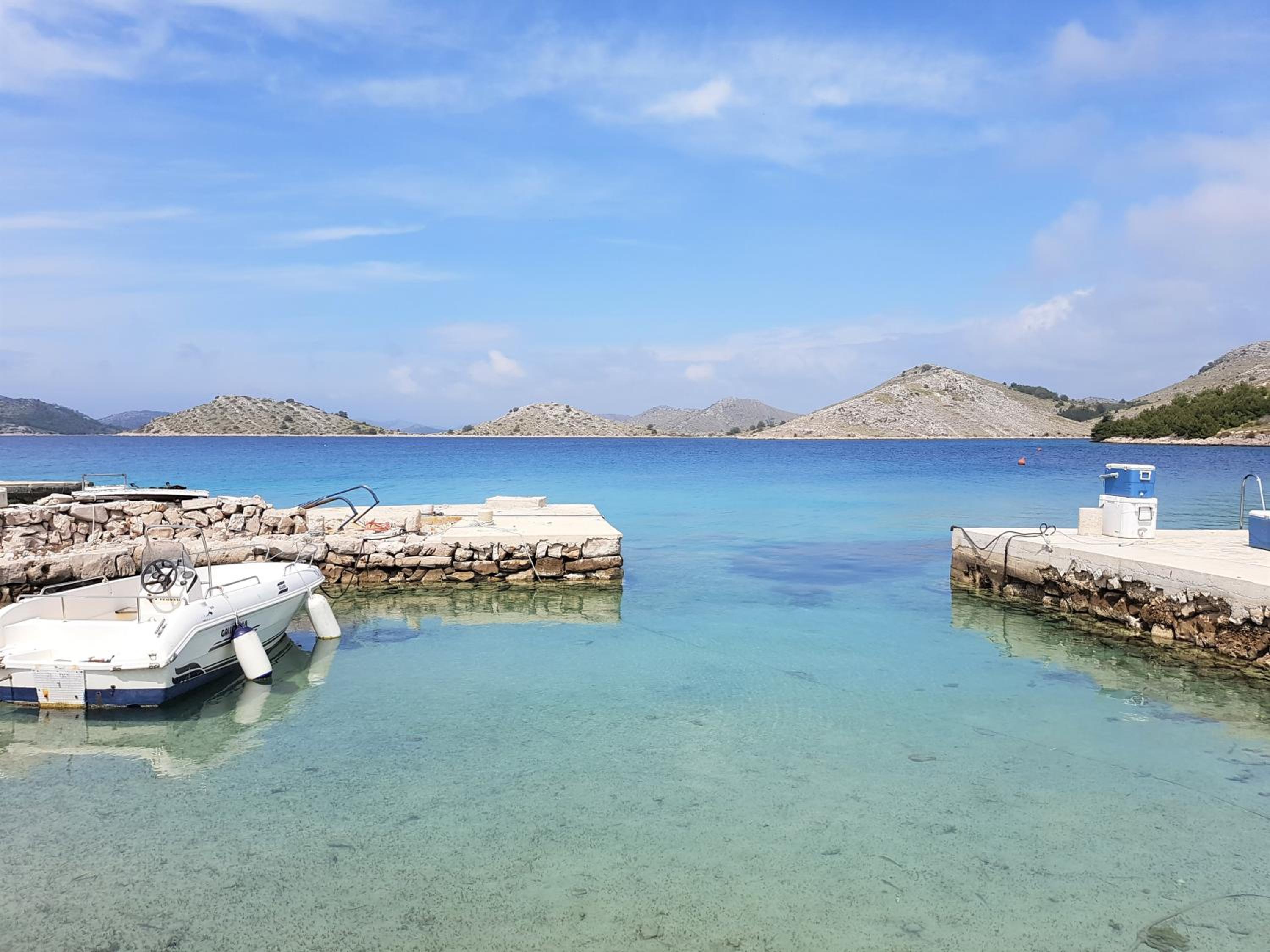 Apartments & Stone cottage - National park Kornati