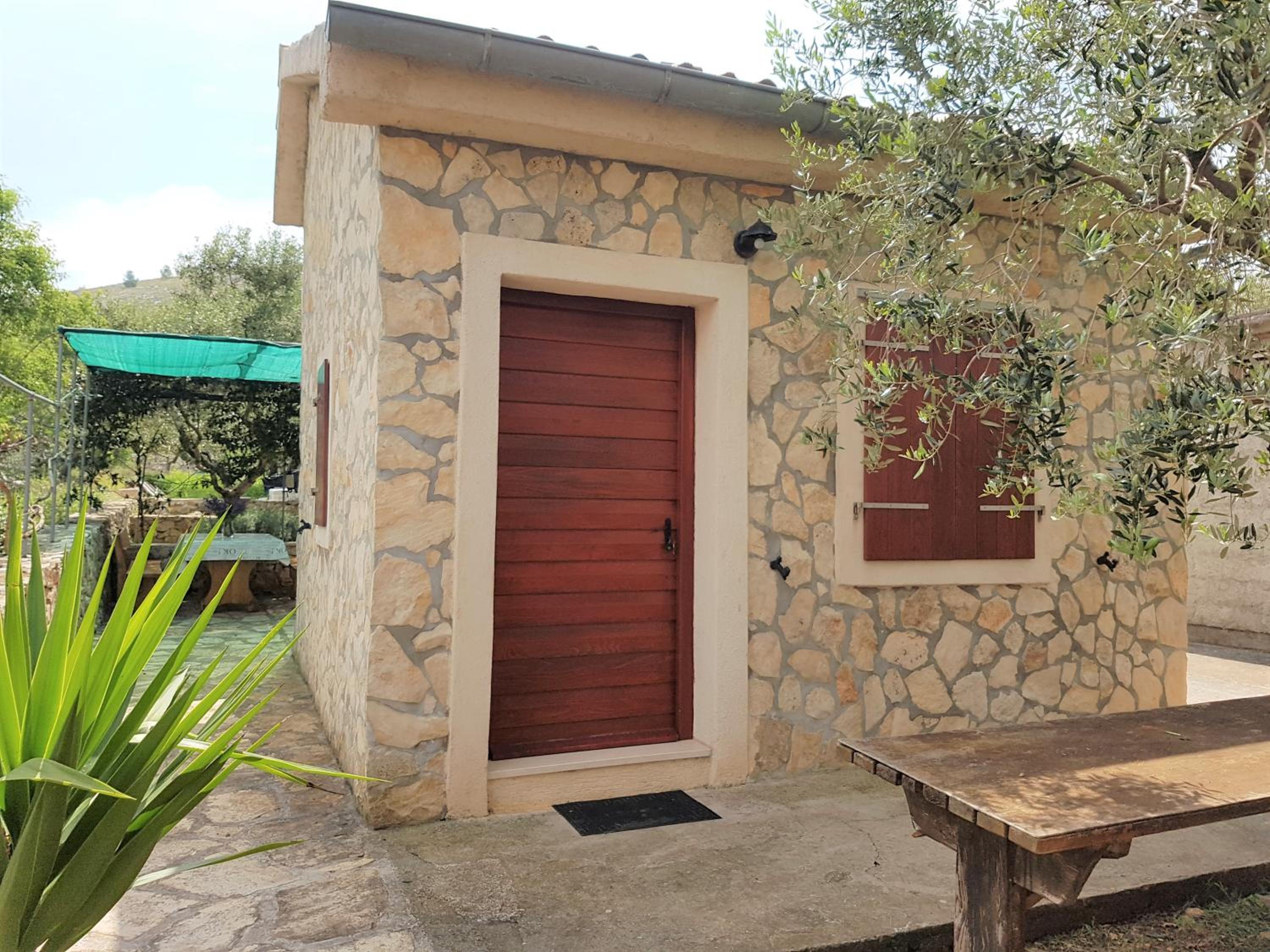 Apartments & Stone cottage - National park Kornati